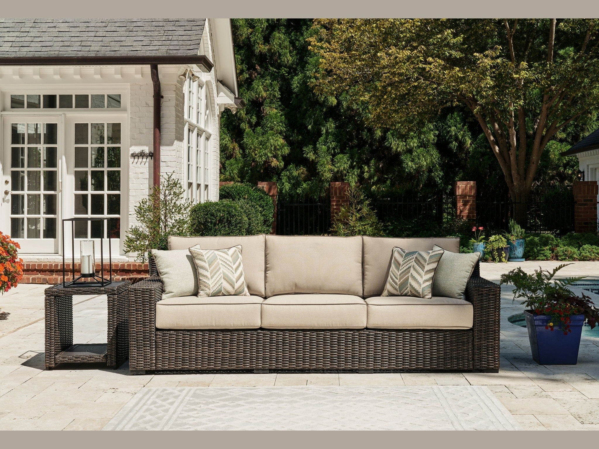 Coastline Bay - Sofa With Cushion - Brown