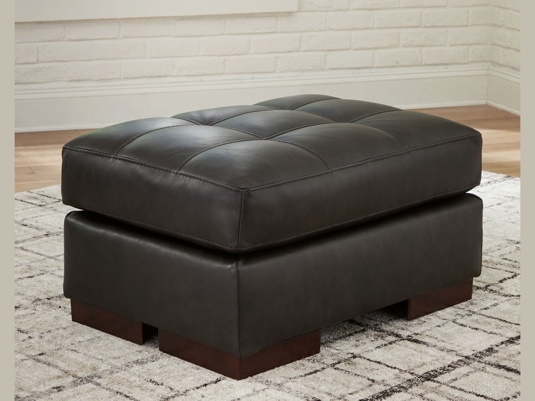 Luigi - Ottoman - Thunder