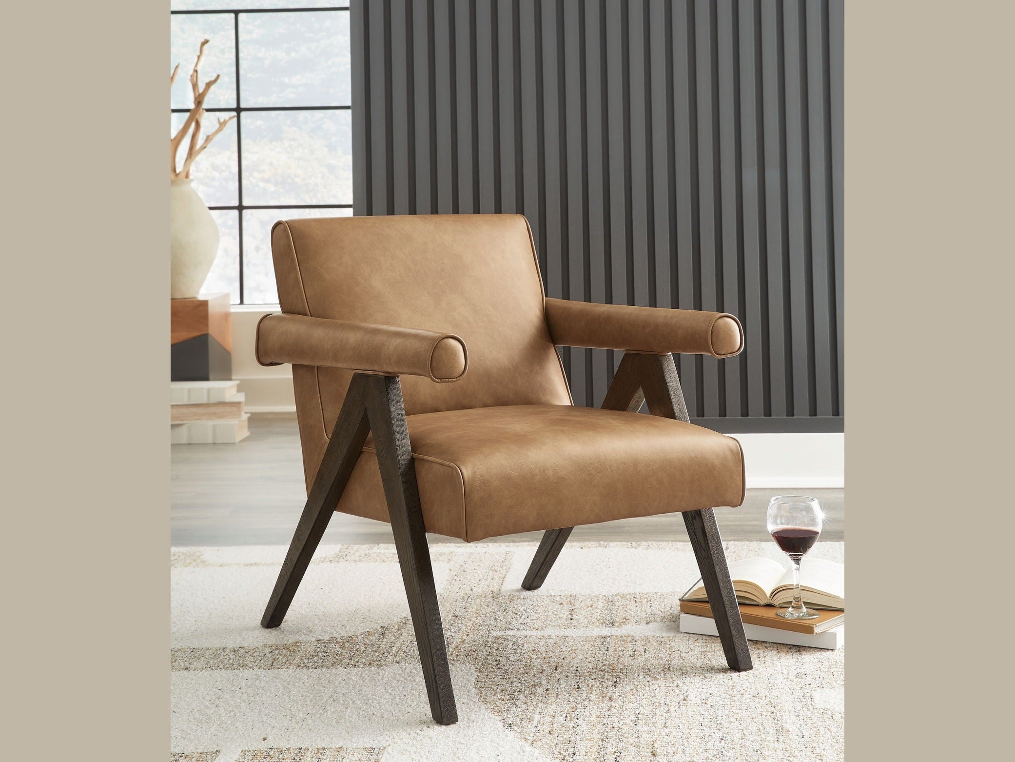 Goda - Accent Chair