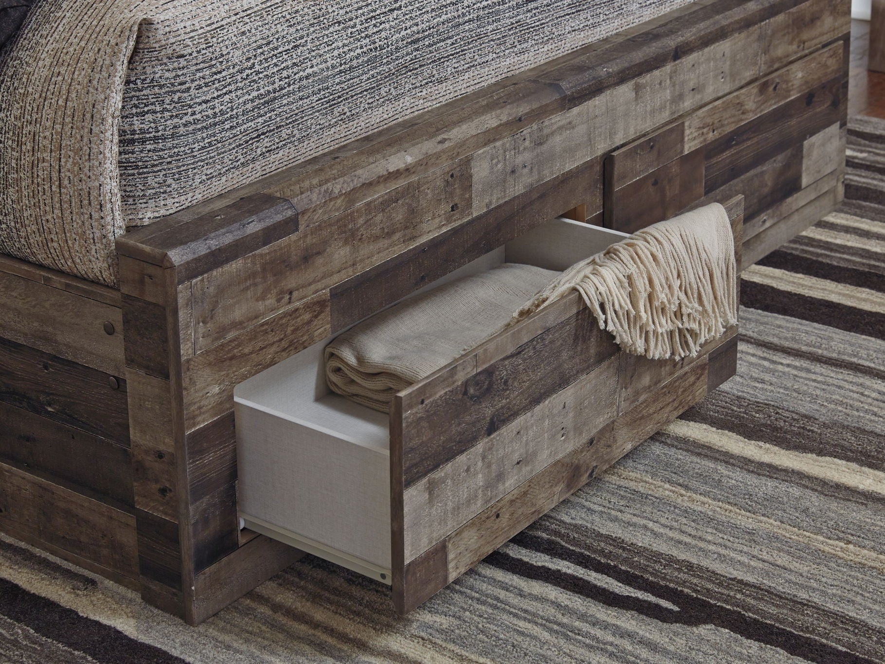 Derekson - Panel Bed