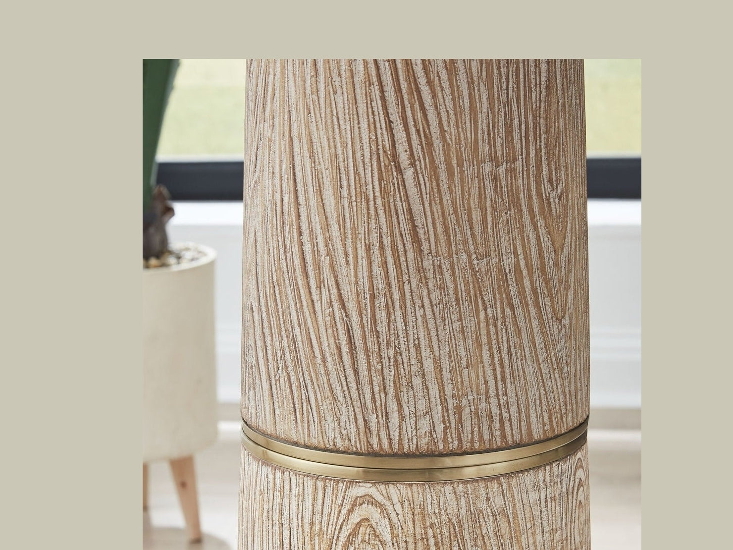 Gasparleigh - Poly Floor Lamp - Brown / Gold Finish