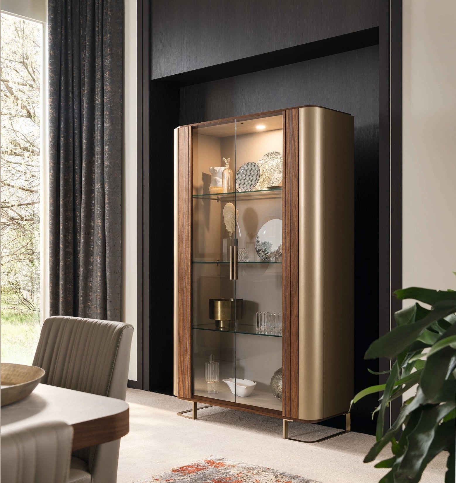Hera curio cabinet  by ALF italia