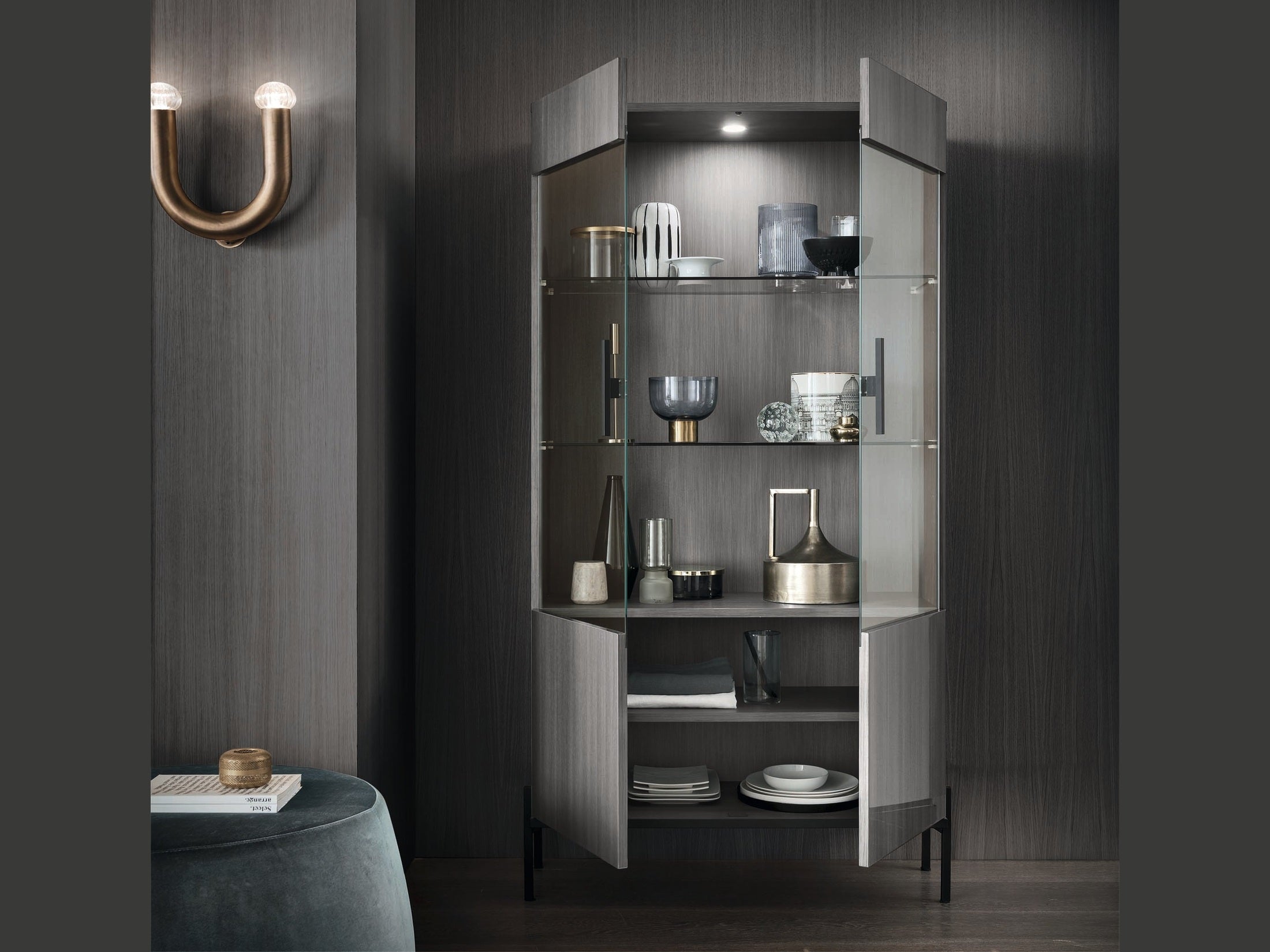 Novecento 2-Door Curio