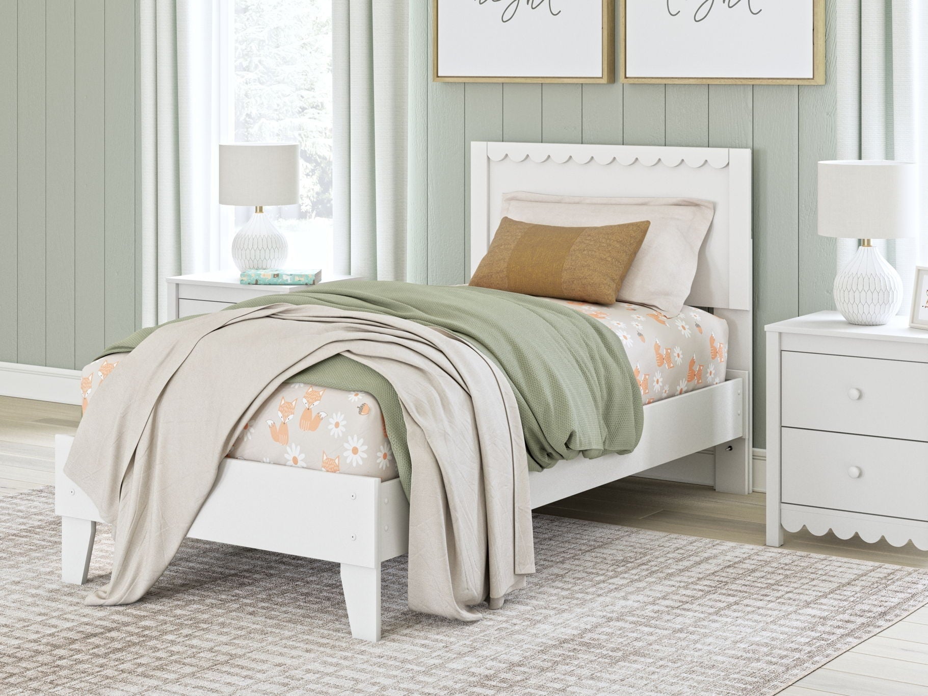 Hallityn - Panel Platform Bed