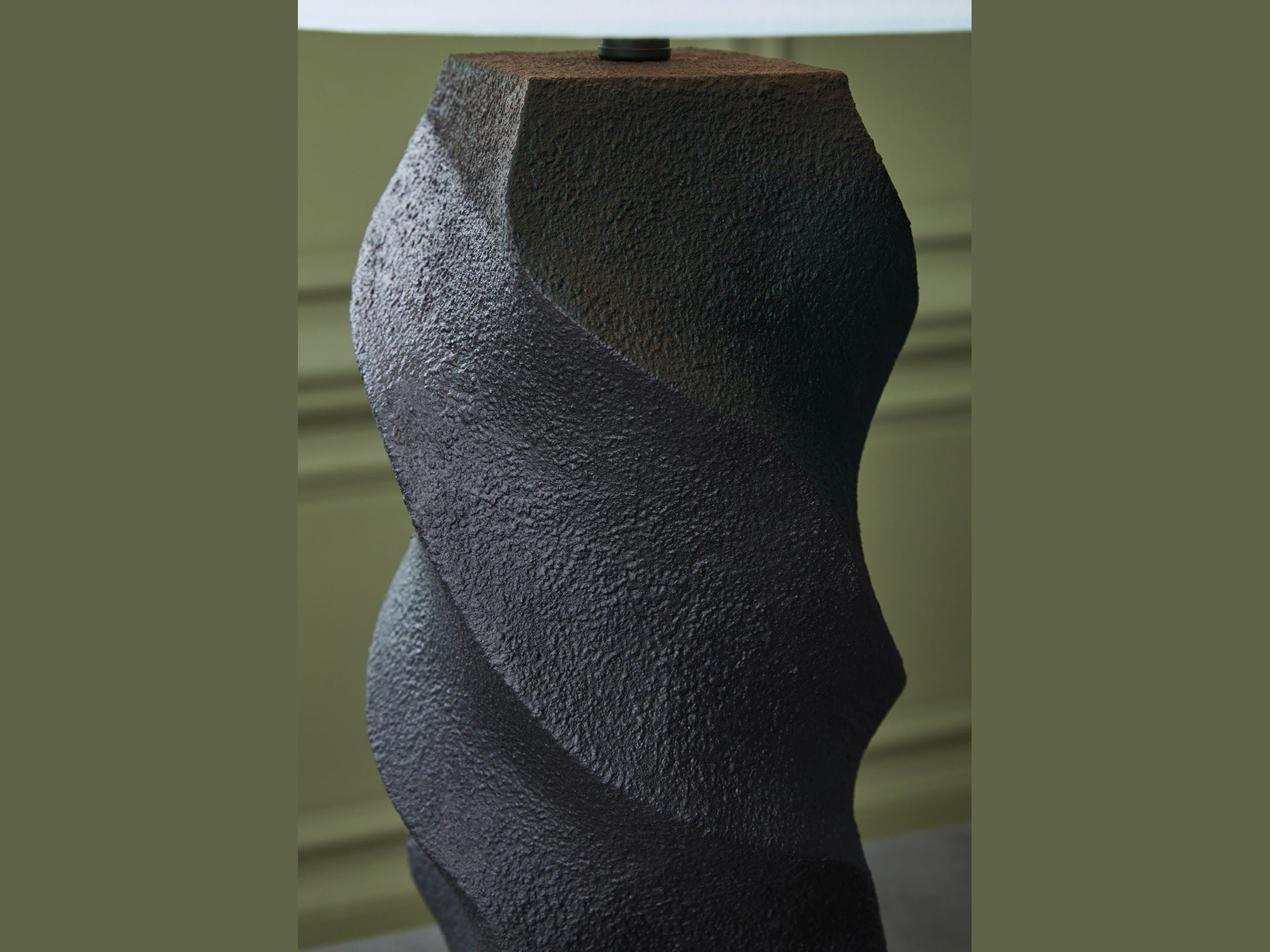 Amillion - Poly Table Lamp - Black