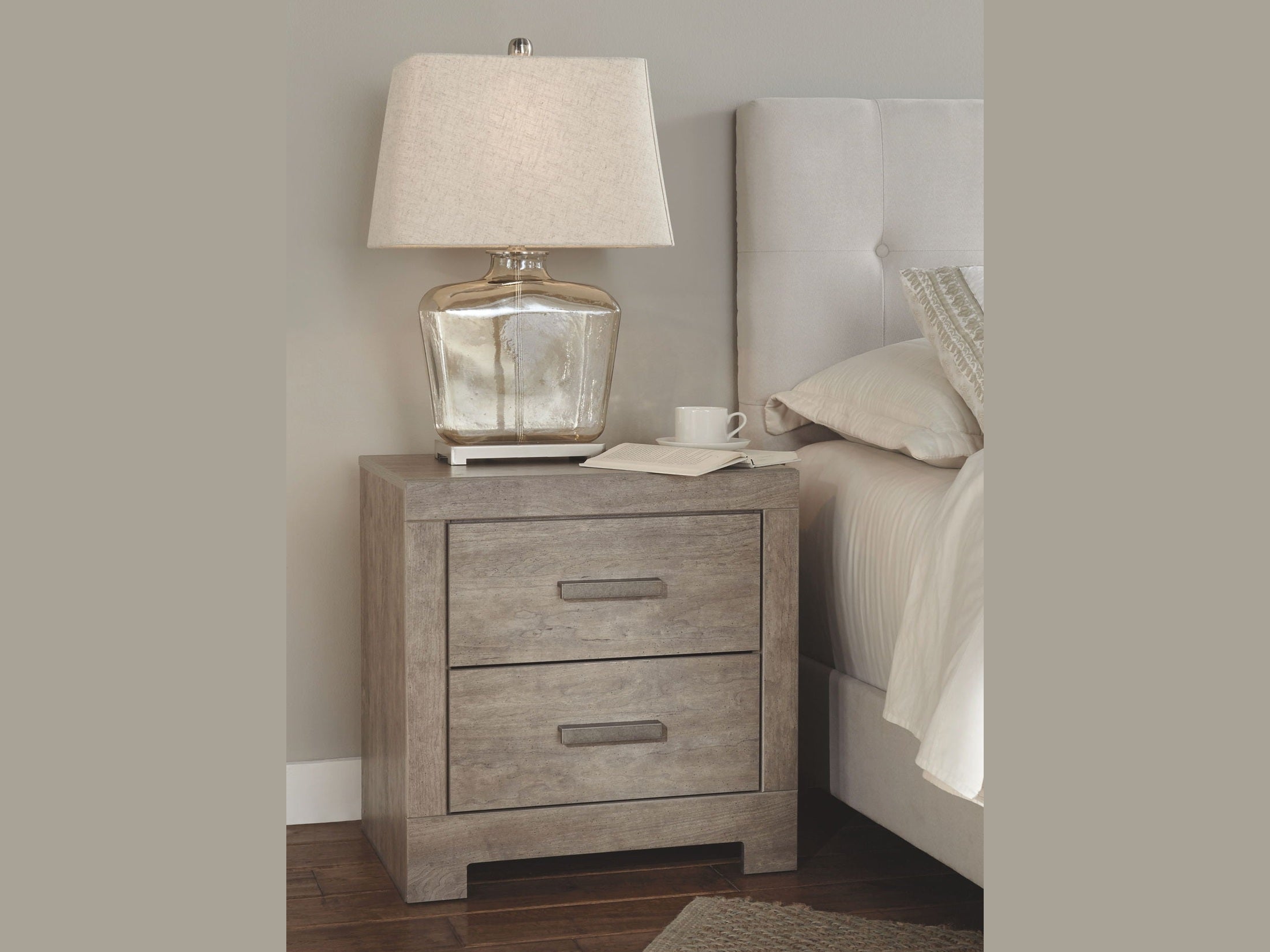 Culverbach - 5 Pc. - Dresser, Mirror, Queen Upholstered Bed, 2 Nightstands - Gray