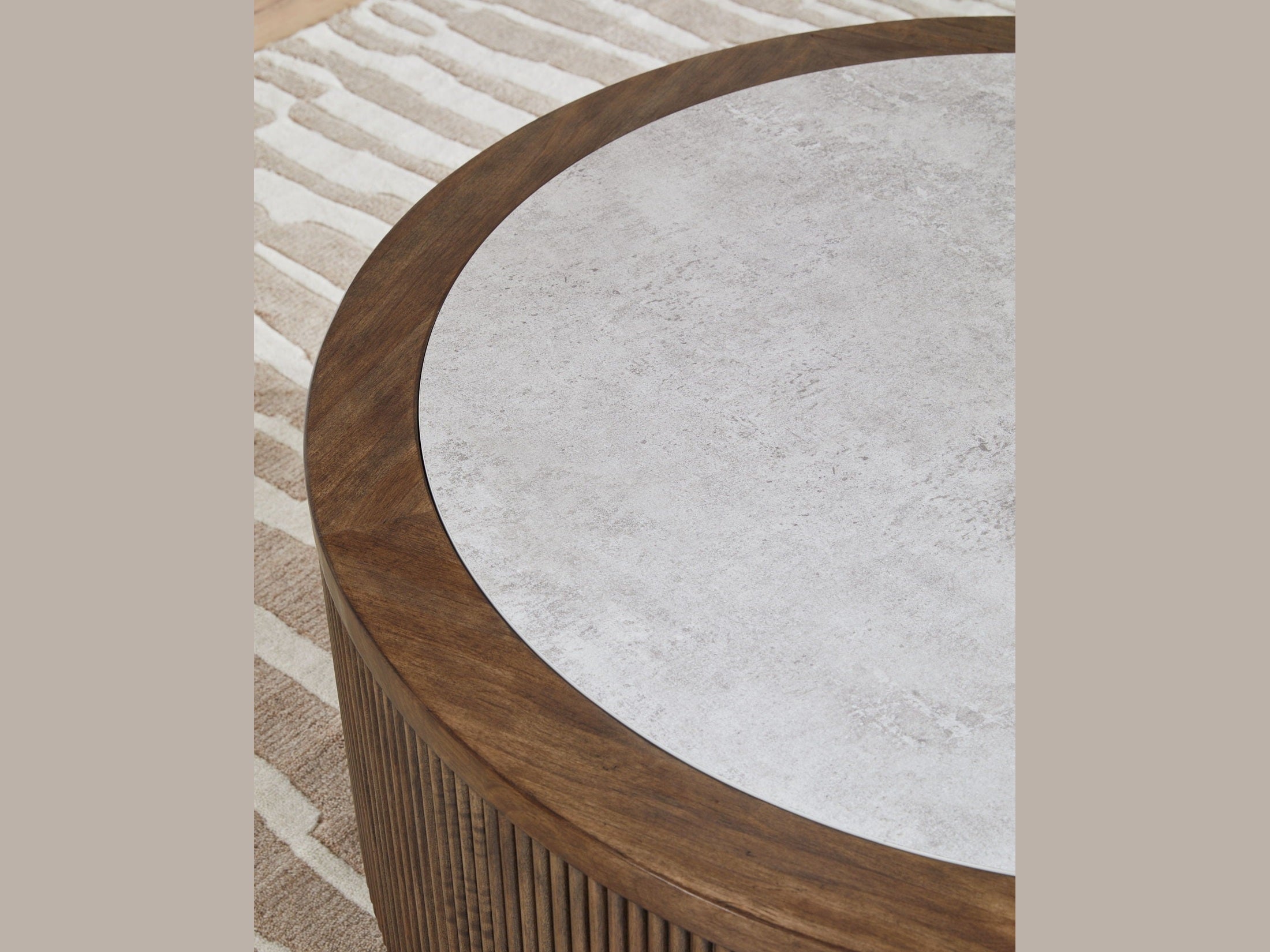 Hadonna - Round Table