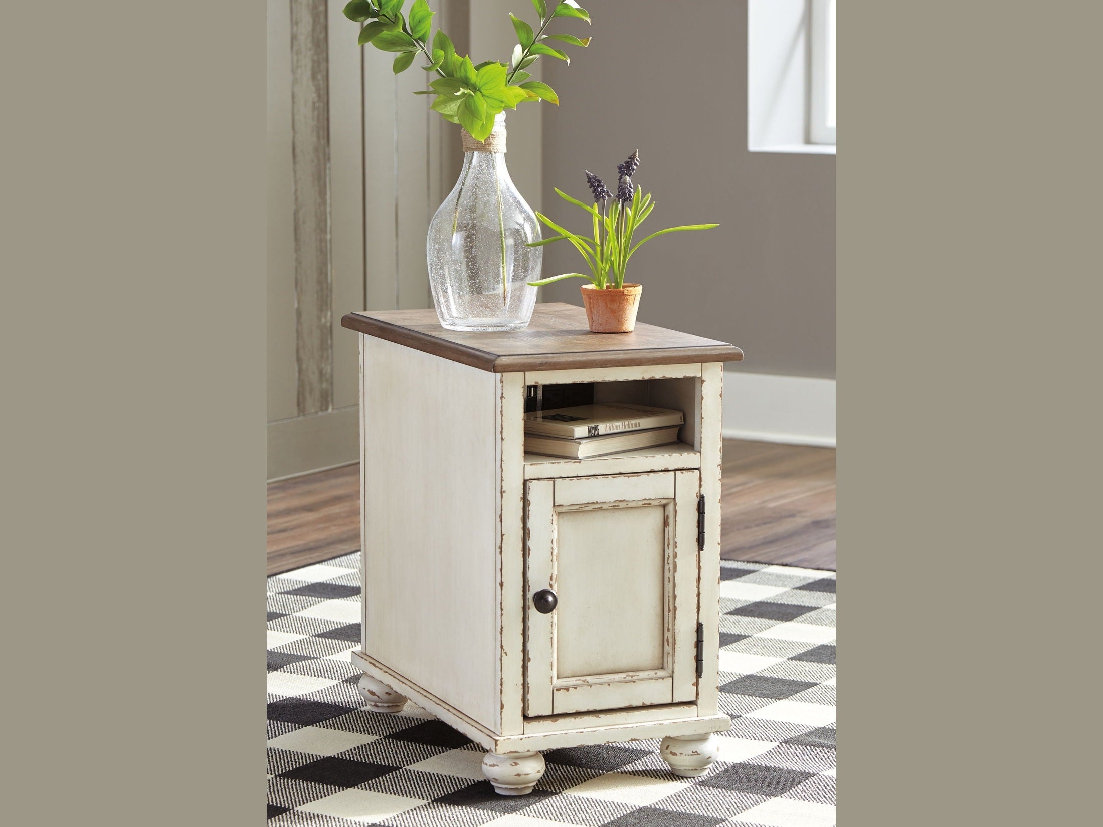 Realyn - Chair Side End Table - AC / USB - White / Brown