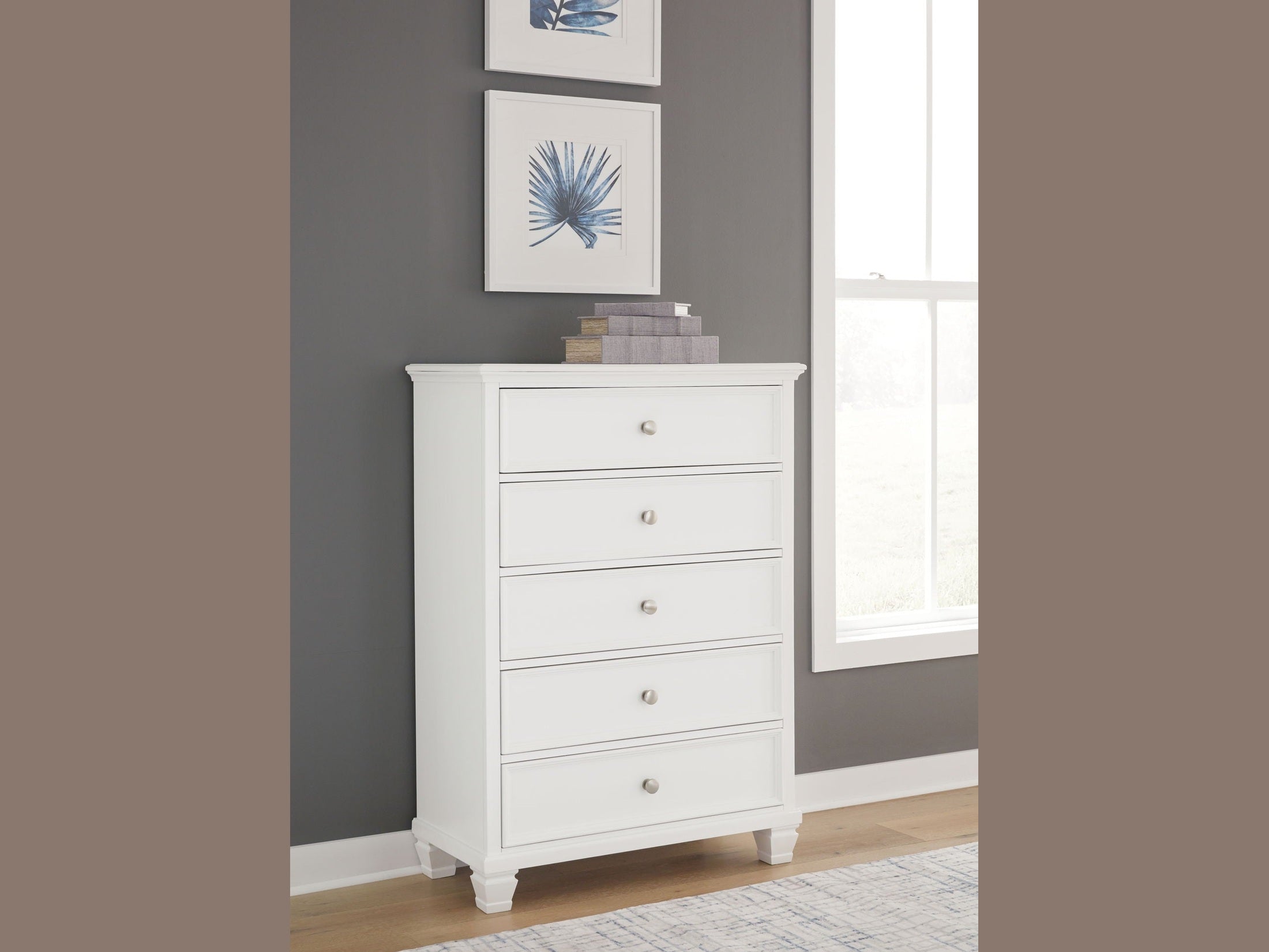 Fortman - Five Drawer Chest - White