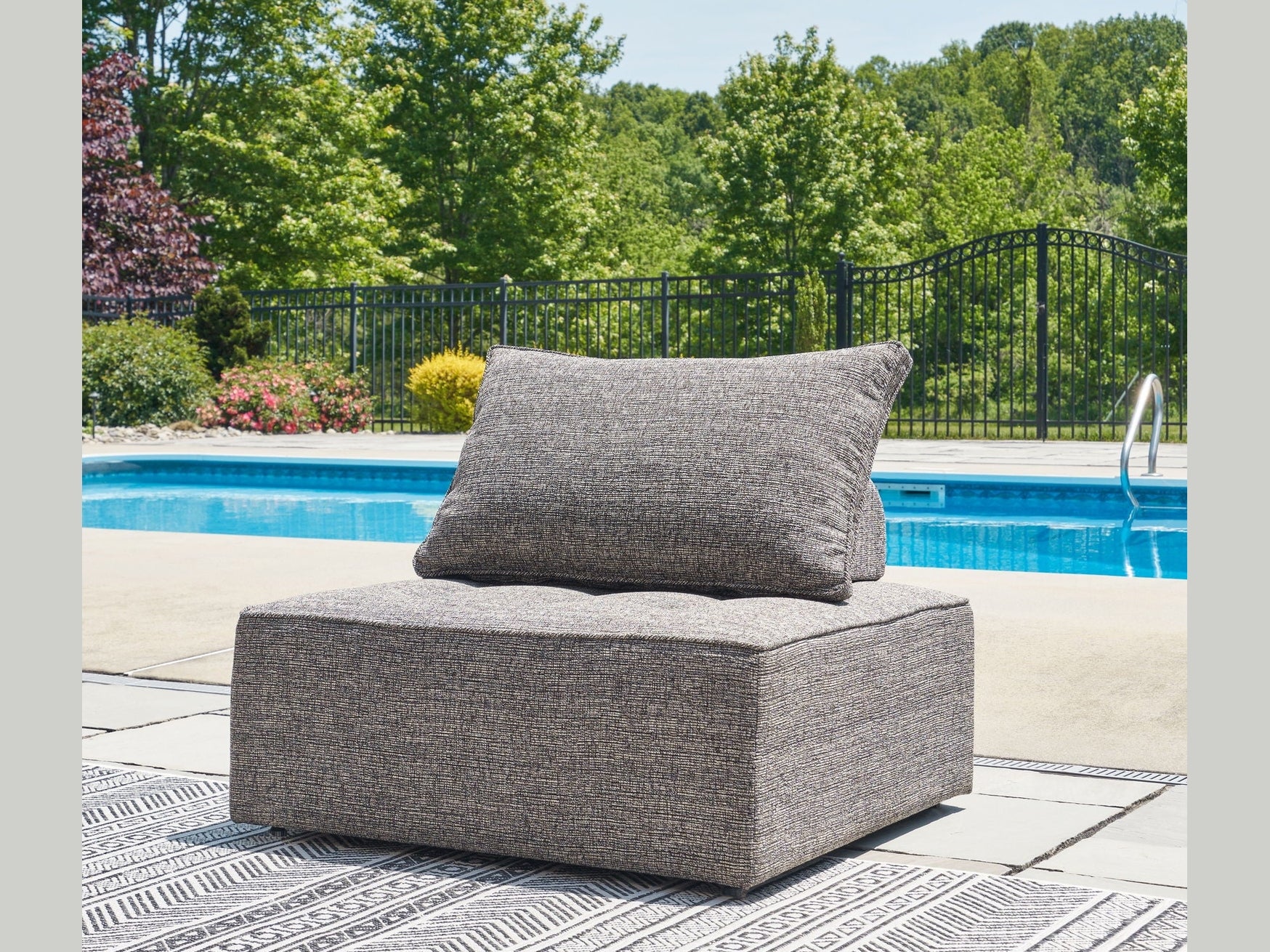 Bree Zee - Lounge Chair With Cushion
