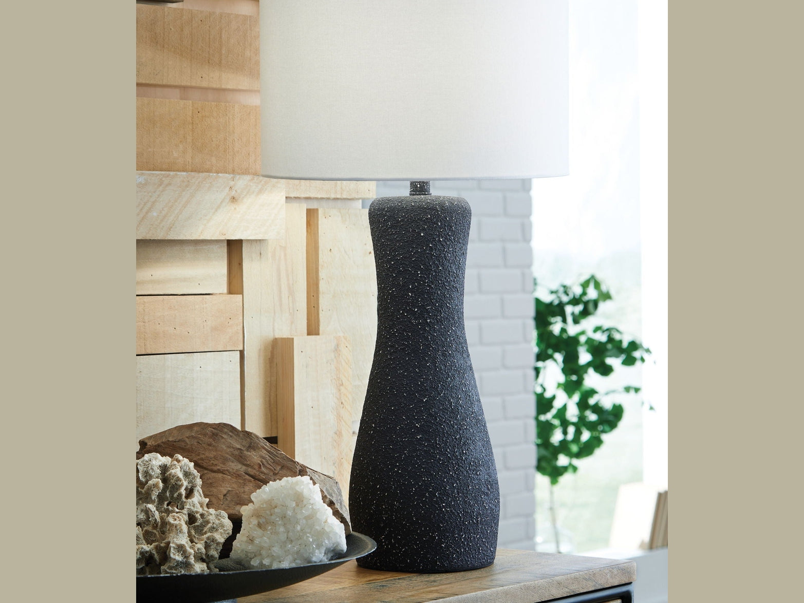 Maykins - Metal Table Lamp - Black