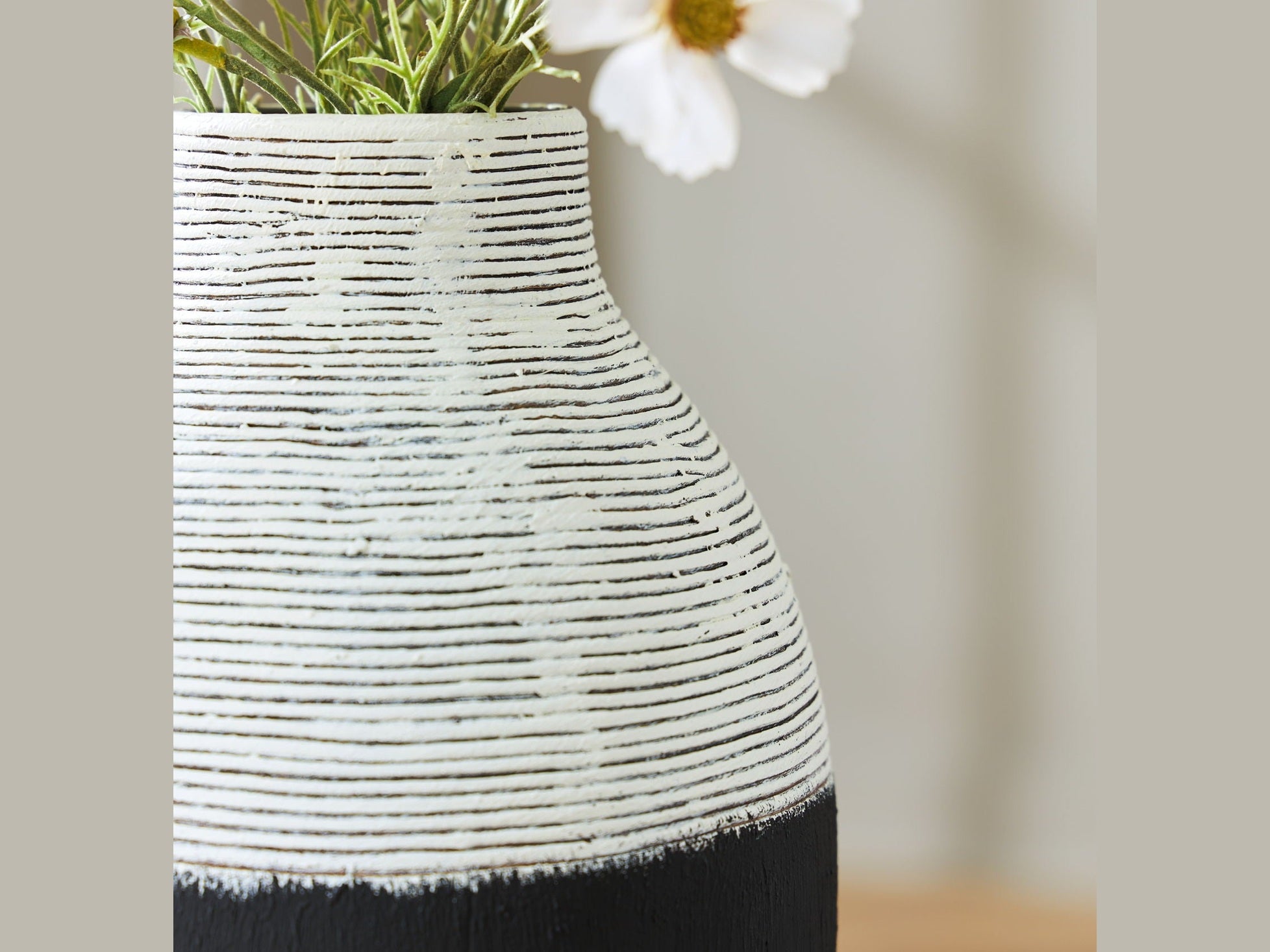 Girtha - Vase