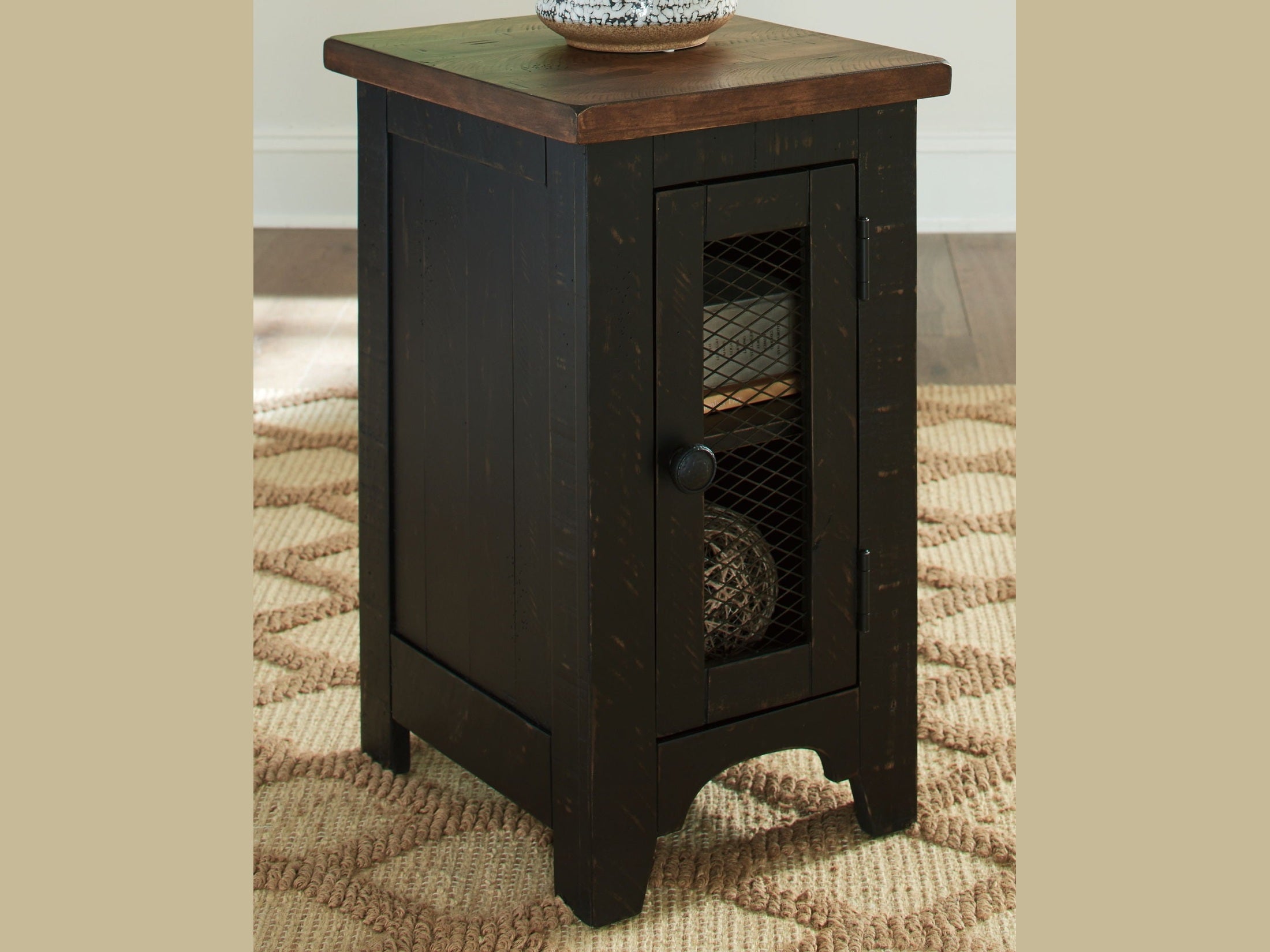 Valebeck - Chair Side End Table - Black / Brown