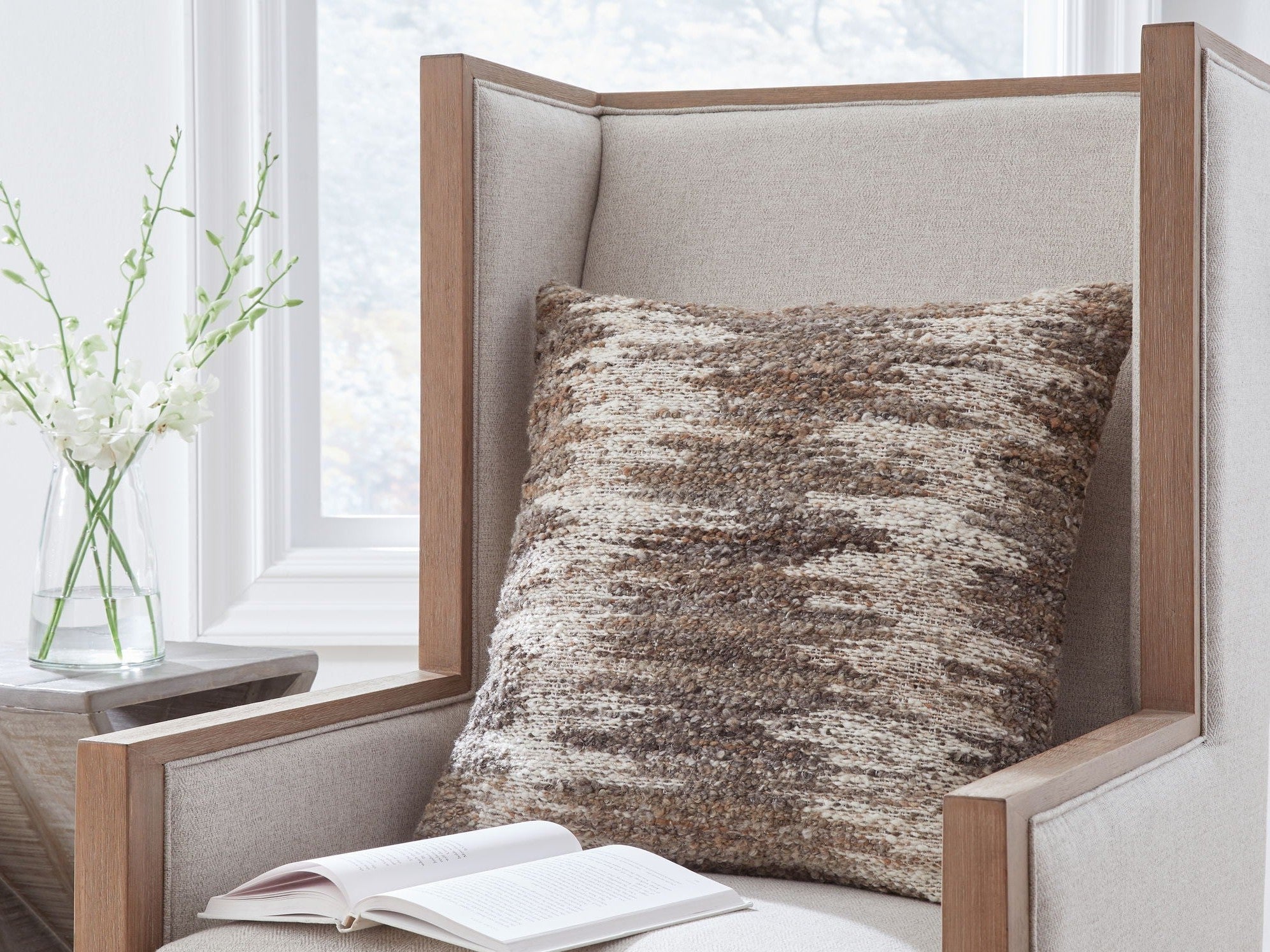 Nealton - Pillow