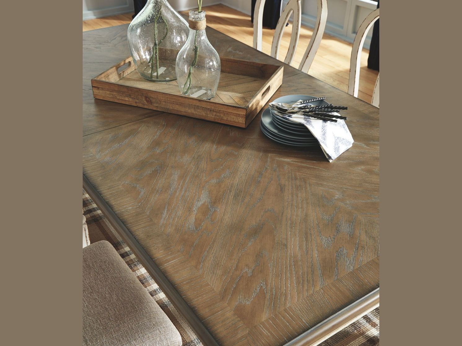 Realyn - Rectangular Dining Table Set