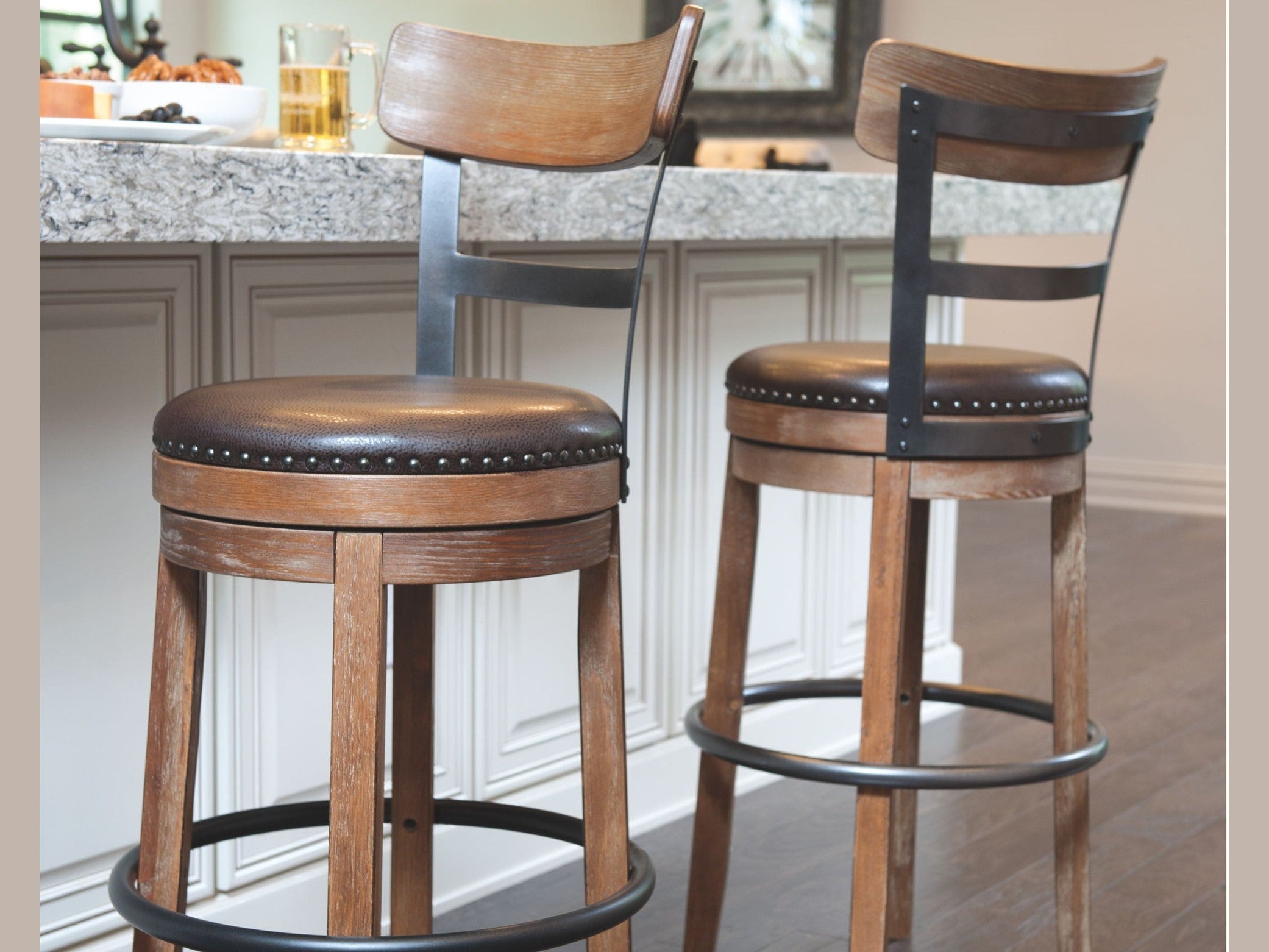 Pinnadel - Swivel Barstool