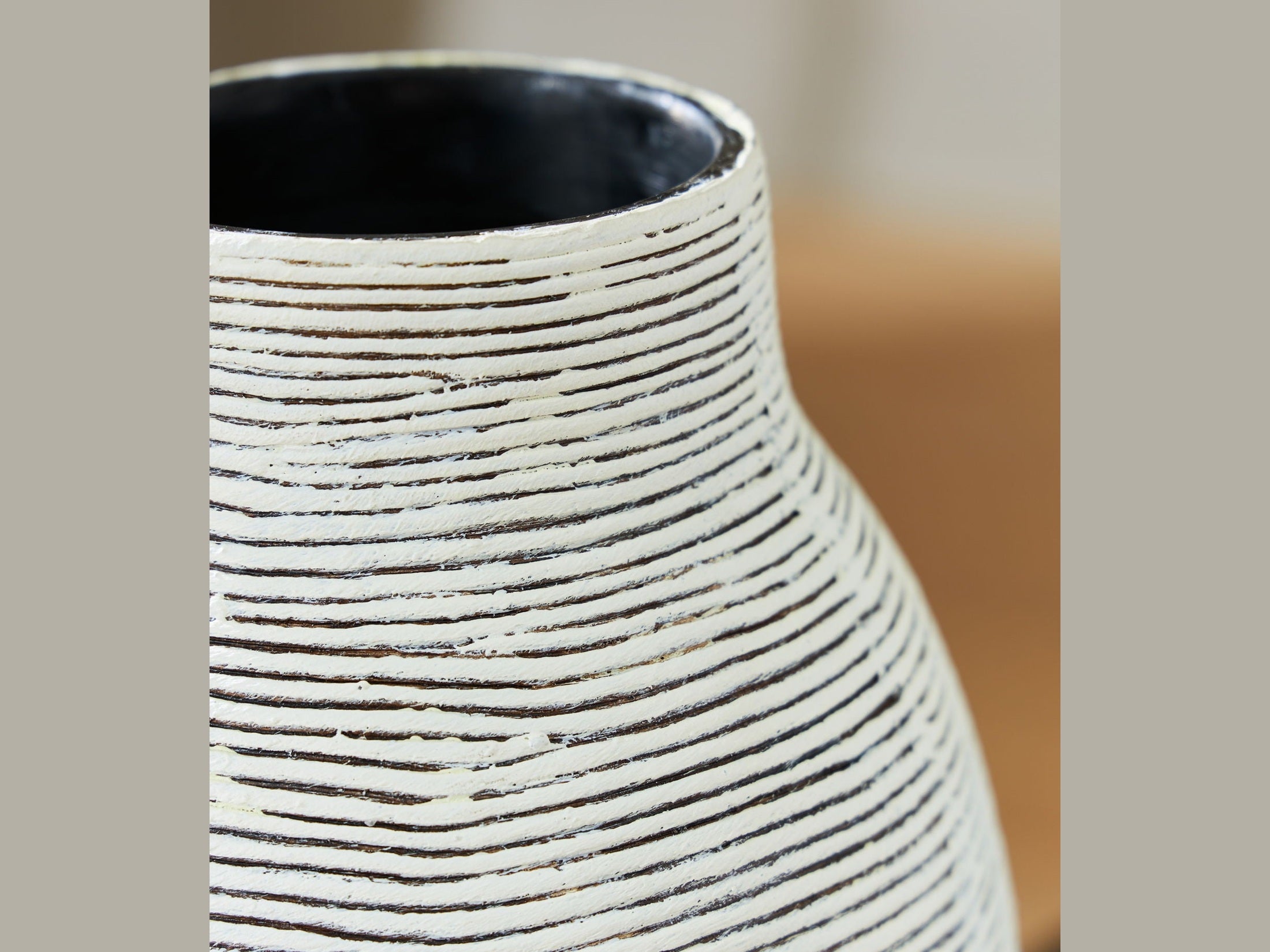 Girtha - Vase