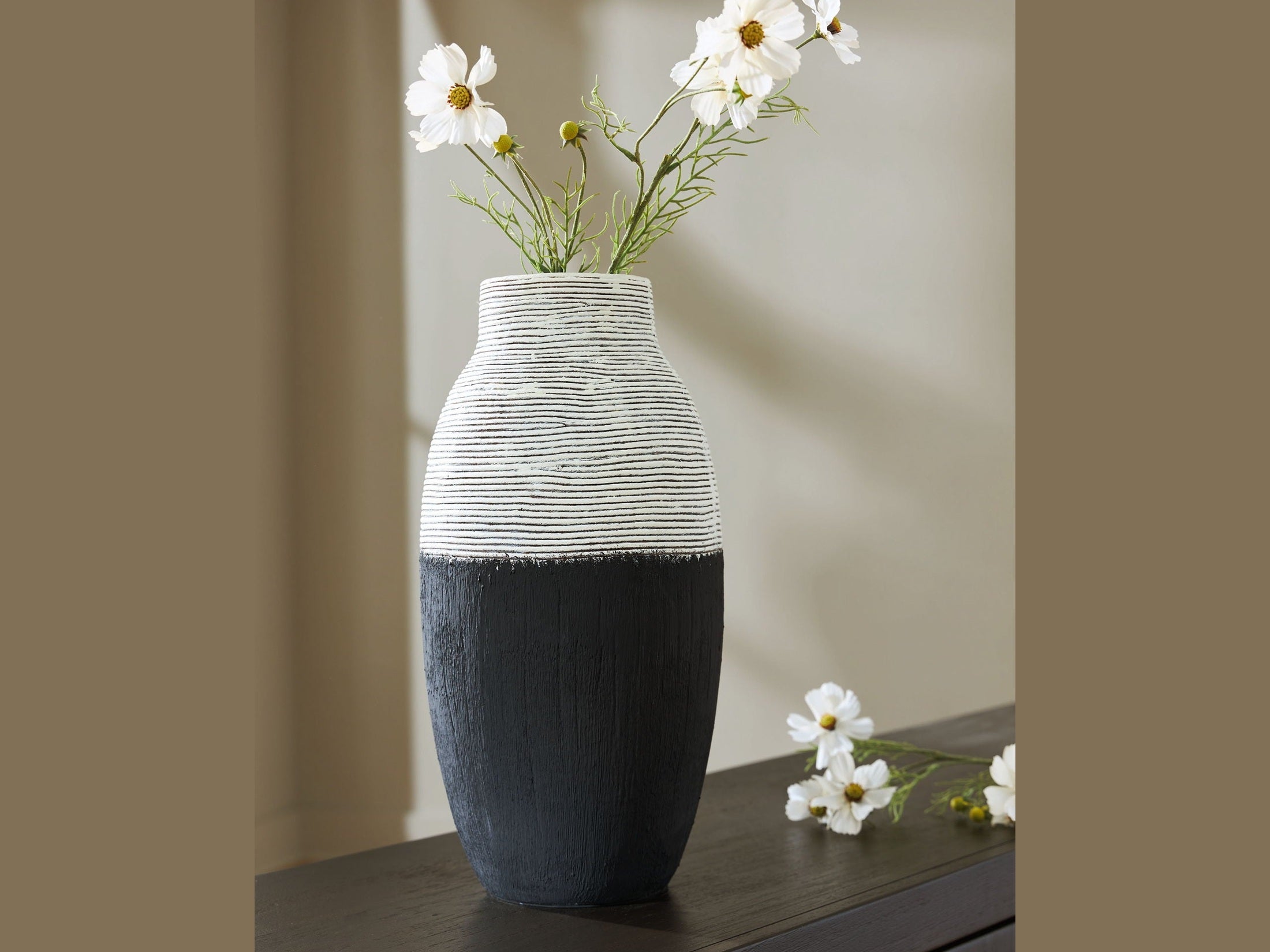 Girtha - Vase