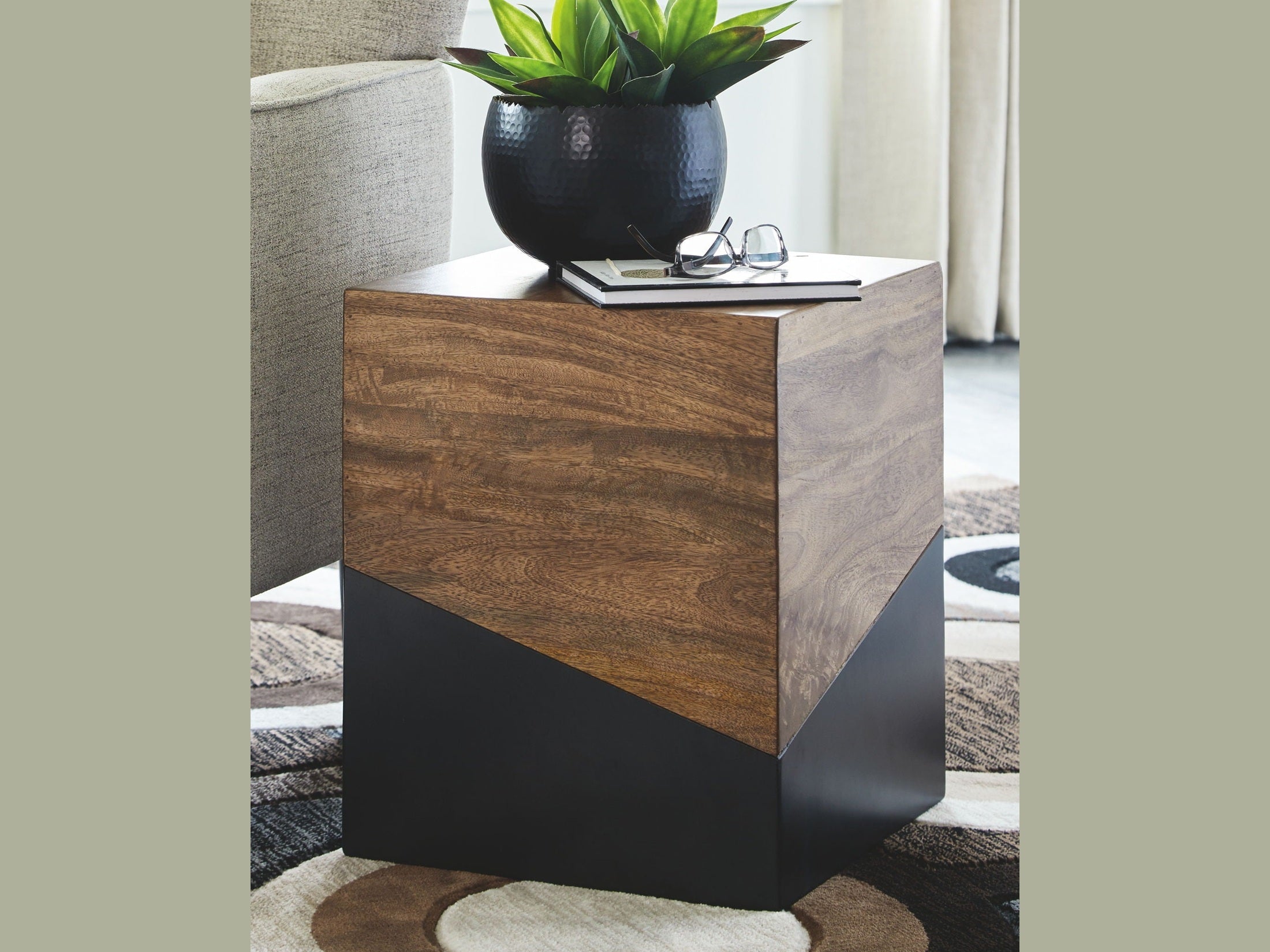 Trailbend - Accent Table - Brown / Gunmetal