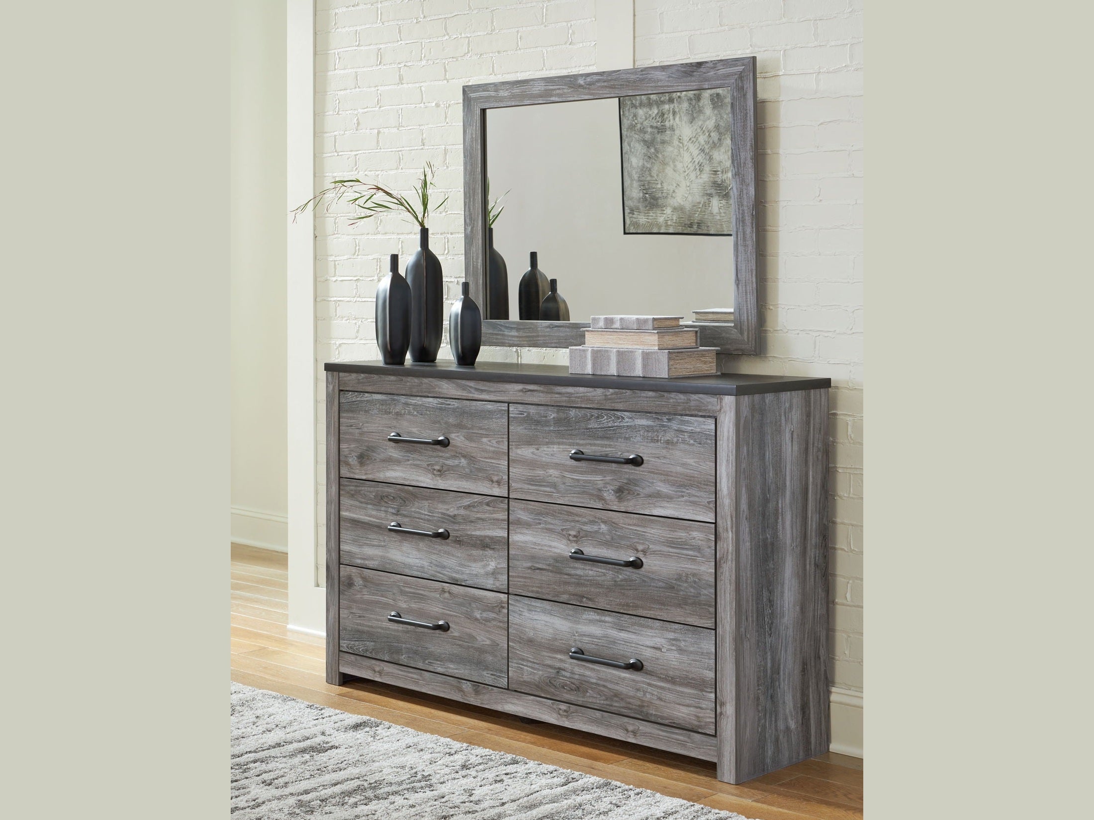 Bronyan - Dresser