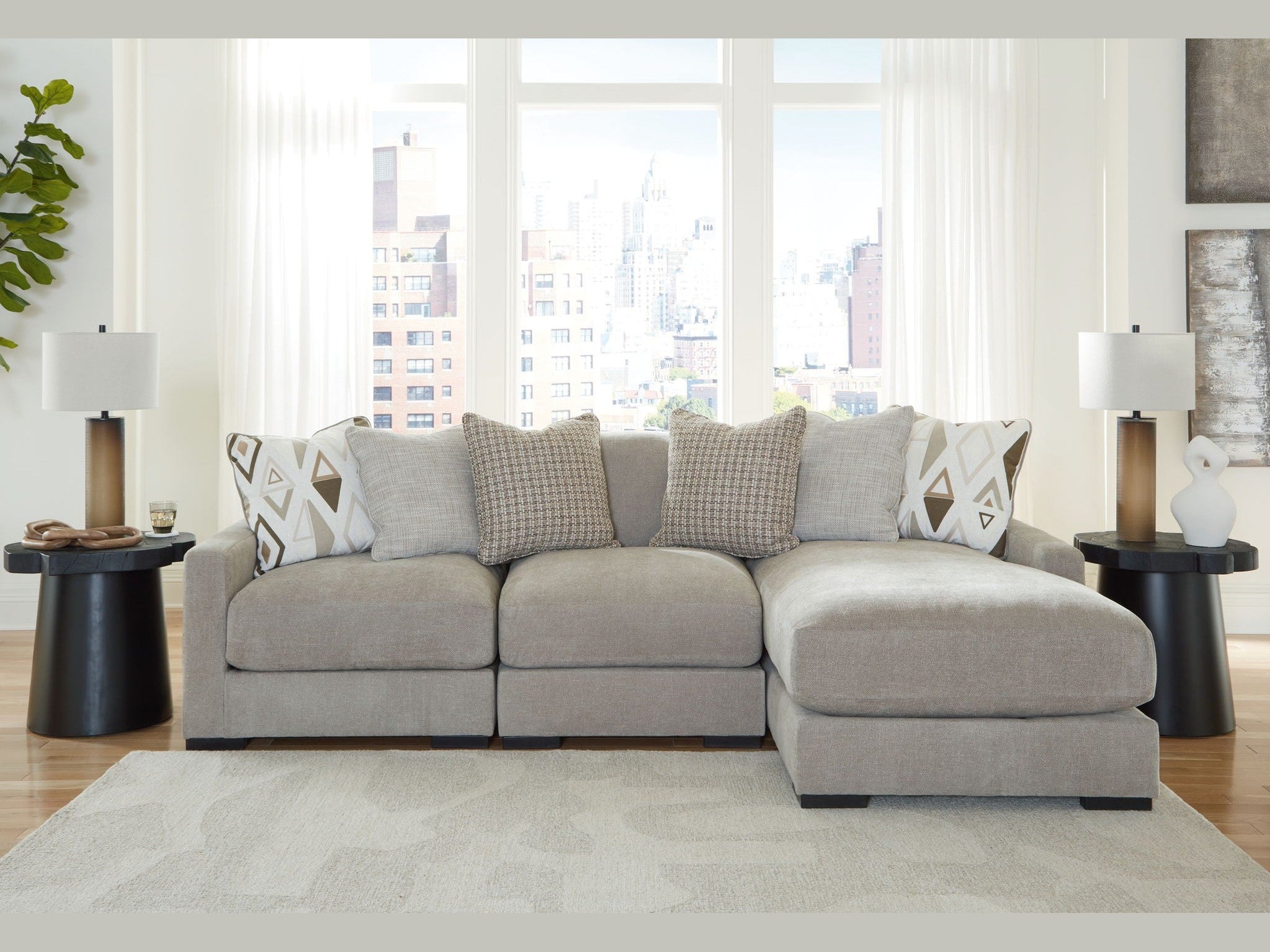 Aslan Court - Sectional