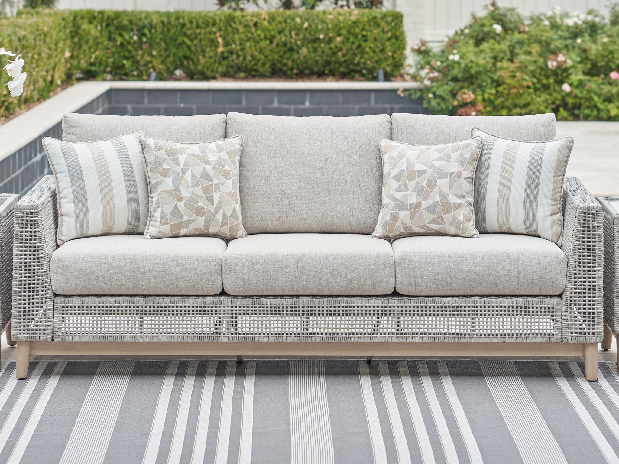 Seton Creek - Sofa With Cushion - Gray