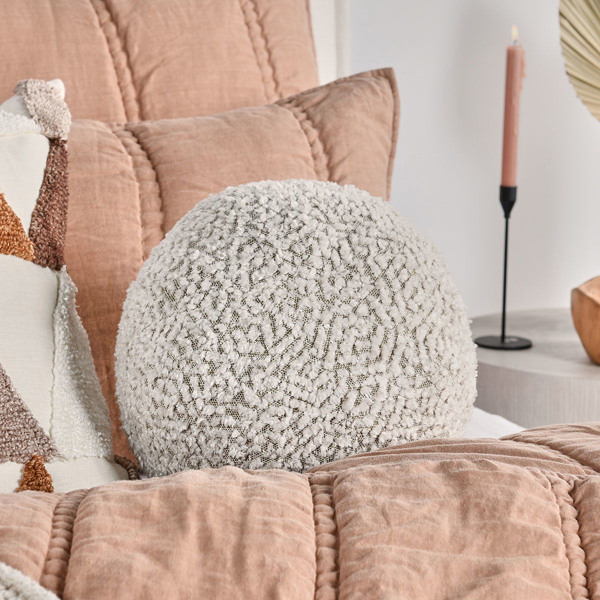 Villa Classics - Maris Round Pillow - Ivory / Natural