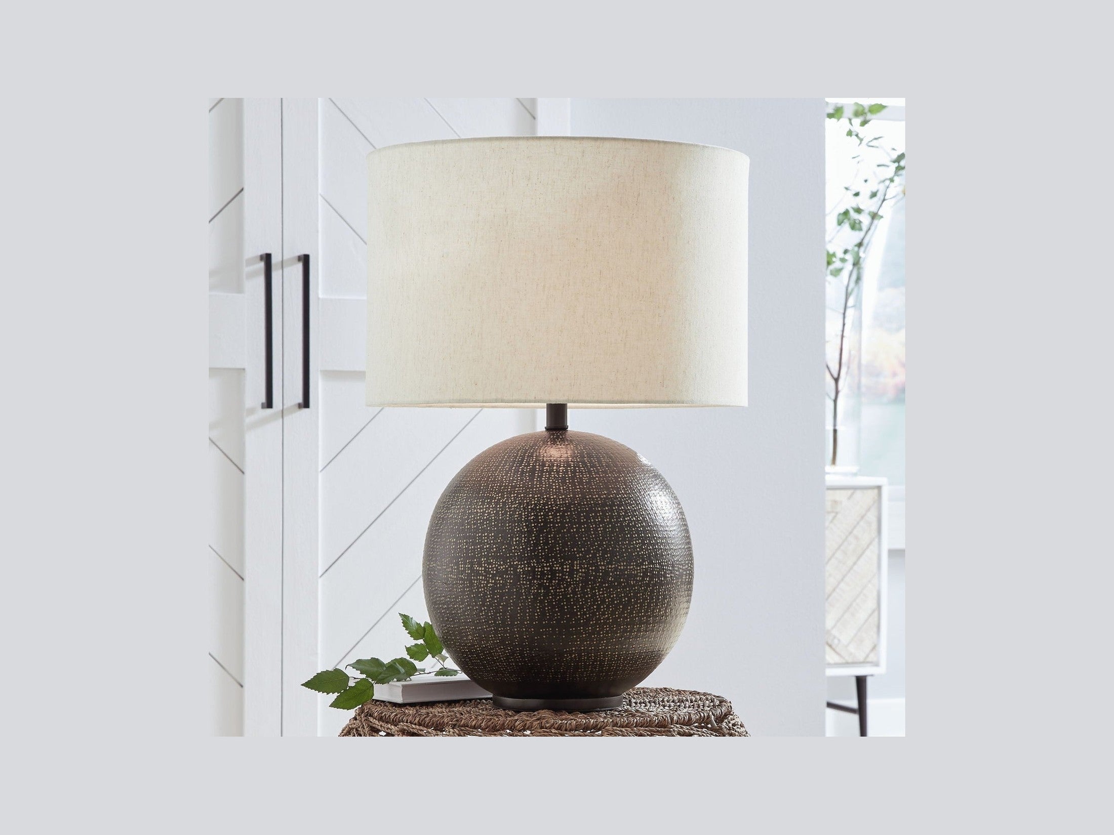Hambell - Metal Table Lamp - Black / Gold Finish