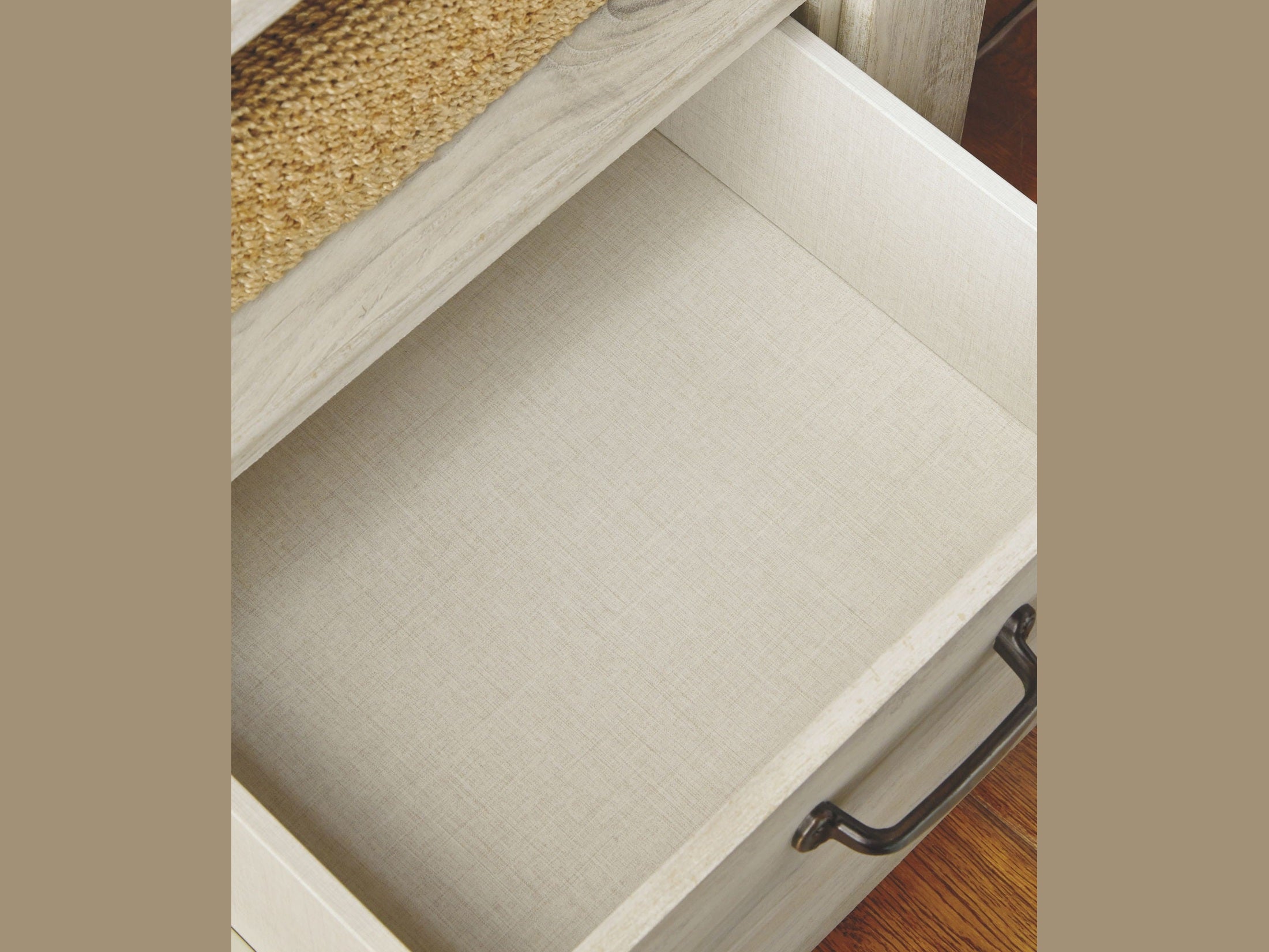 Bellaby - Dresser