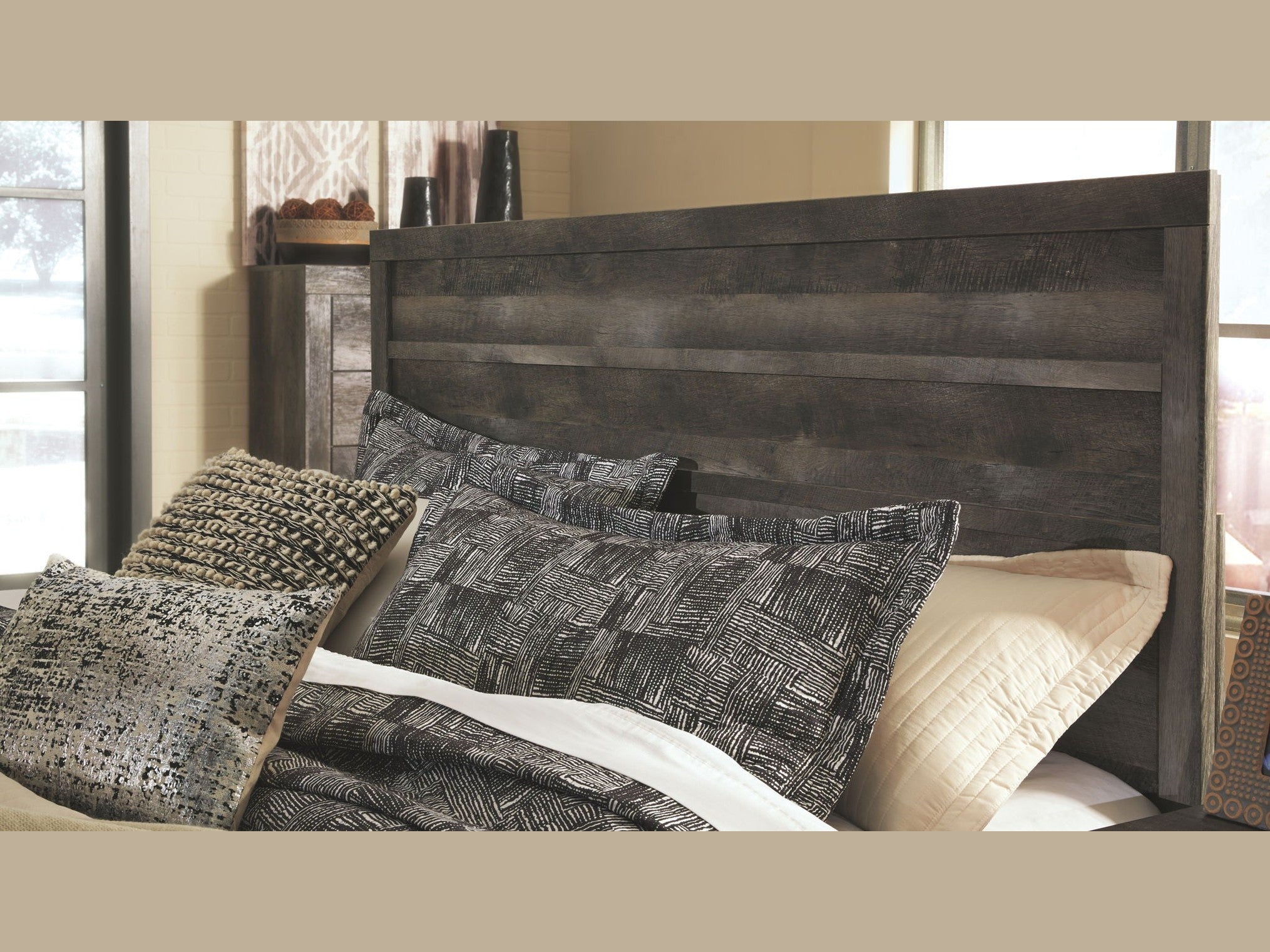 Wynnlow - Panel Bedroom Set