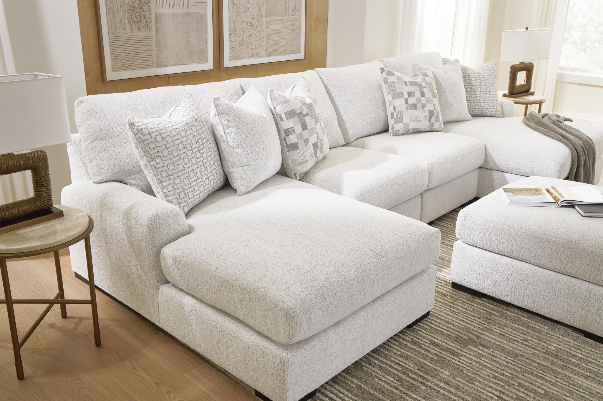 Wynncroft Manor - Sectional