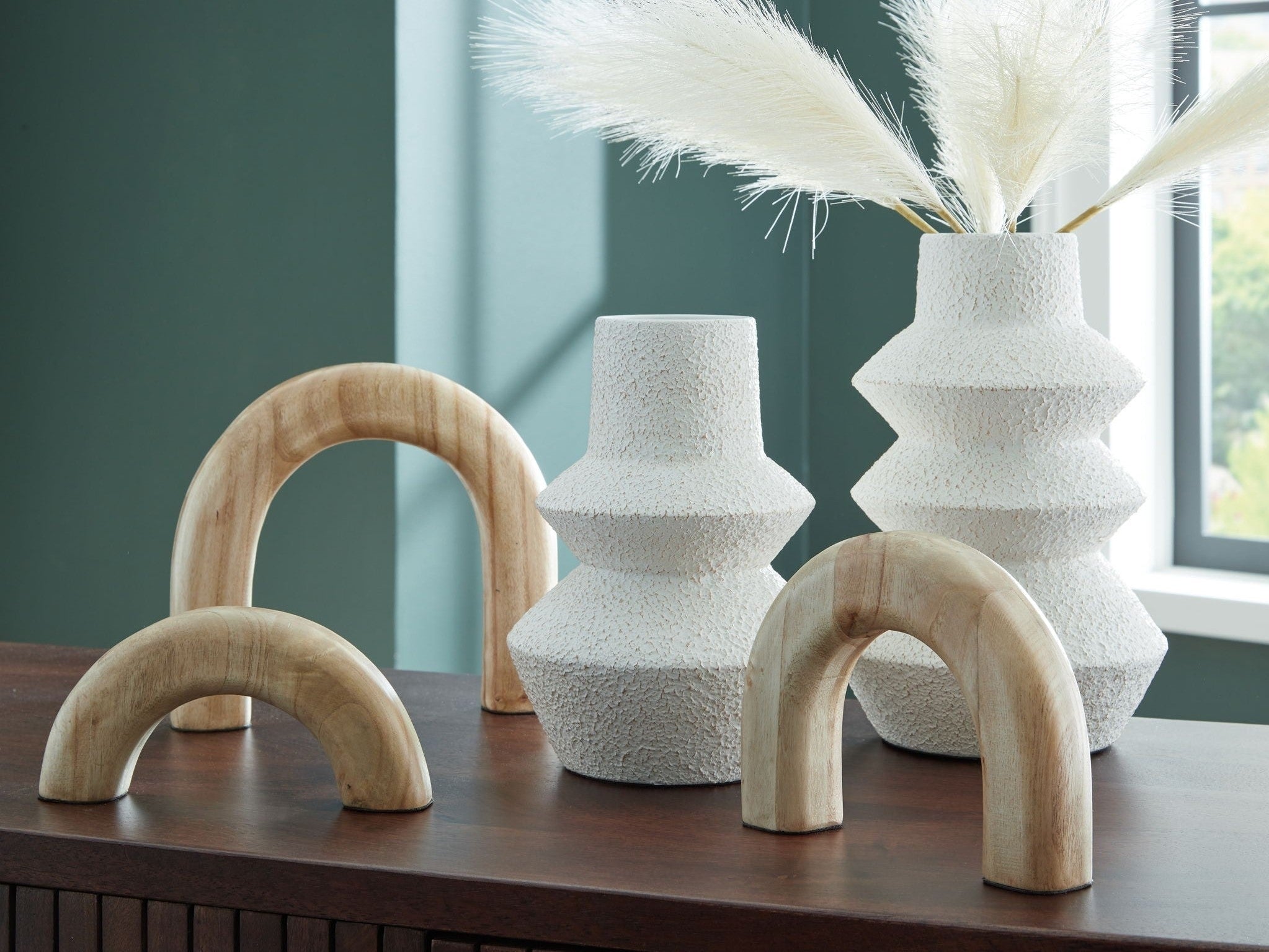 Maddwarth - Accessory Set (Set of 5) - White / Natural Brown