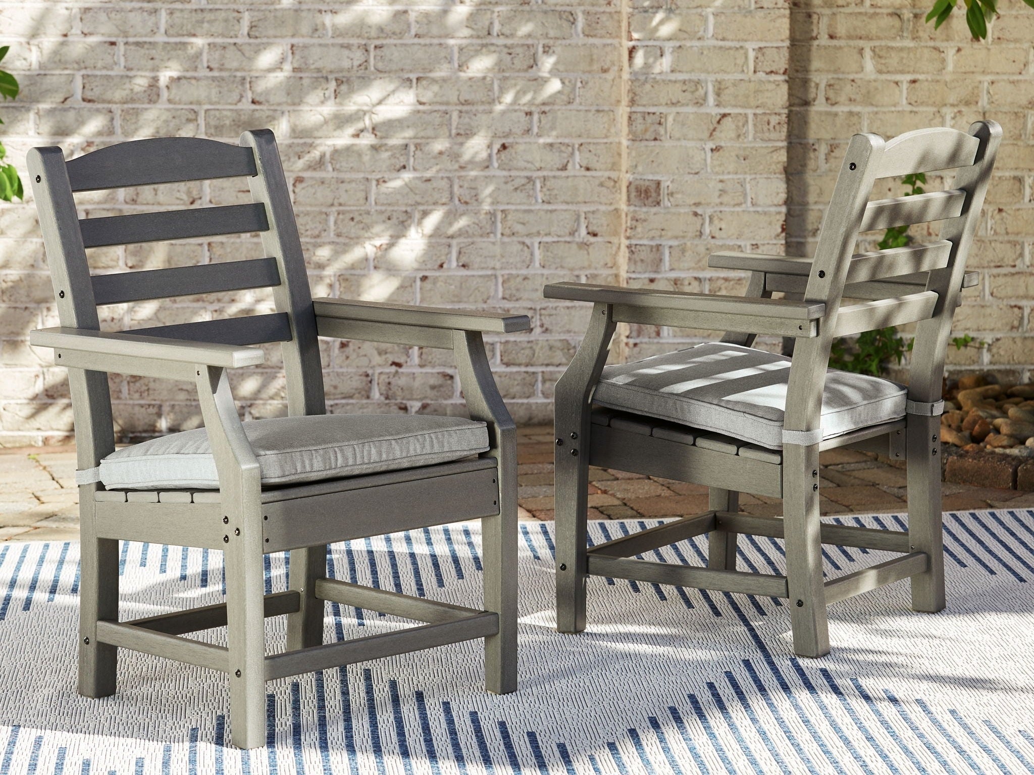 Visola - 7 Pc. - Dining Set with 6 Chairs - Gray