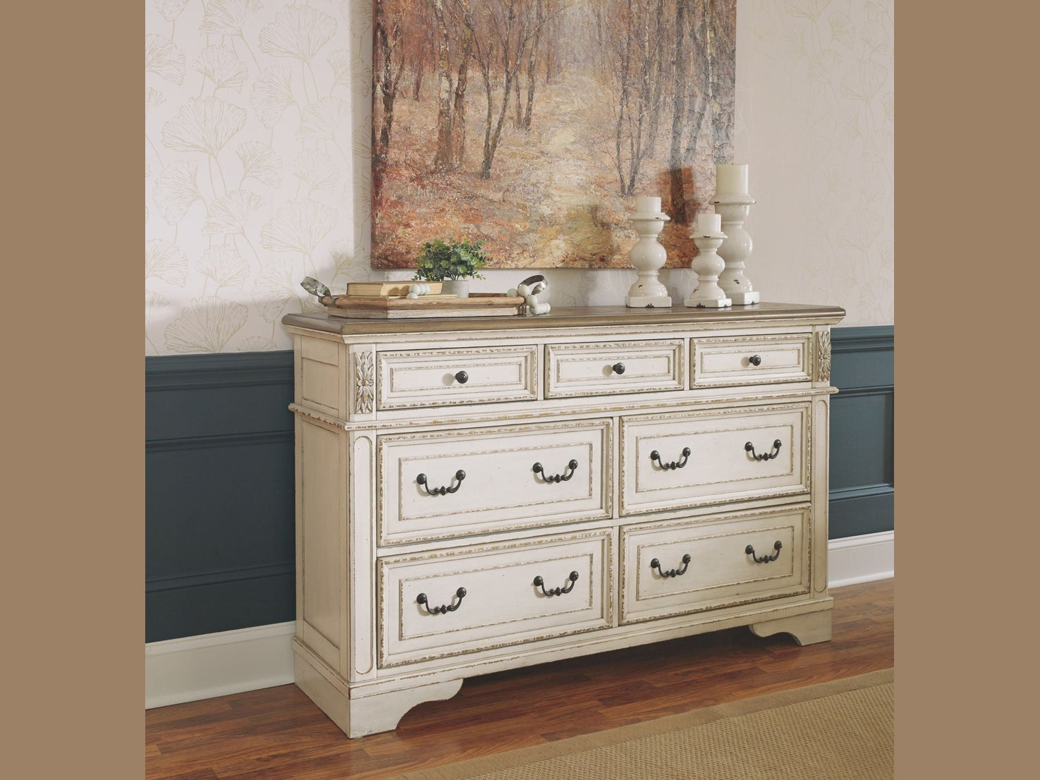 Realyn - Panel Bedroom Set