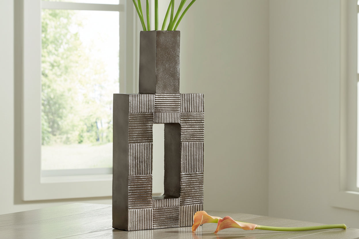 Wrengrove - Vase