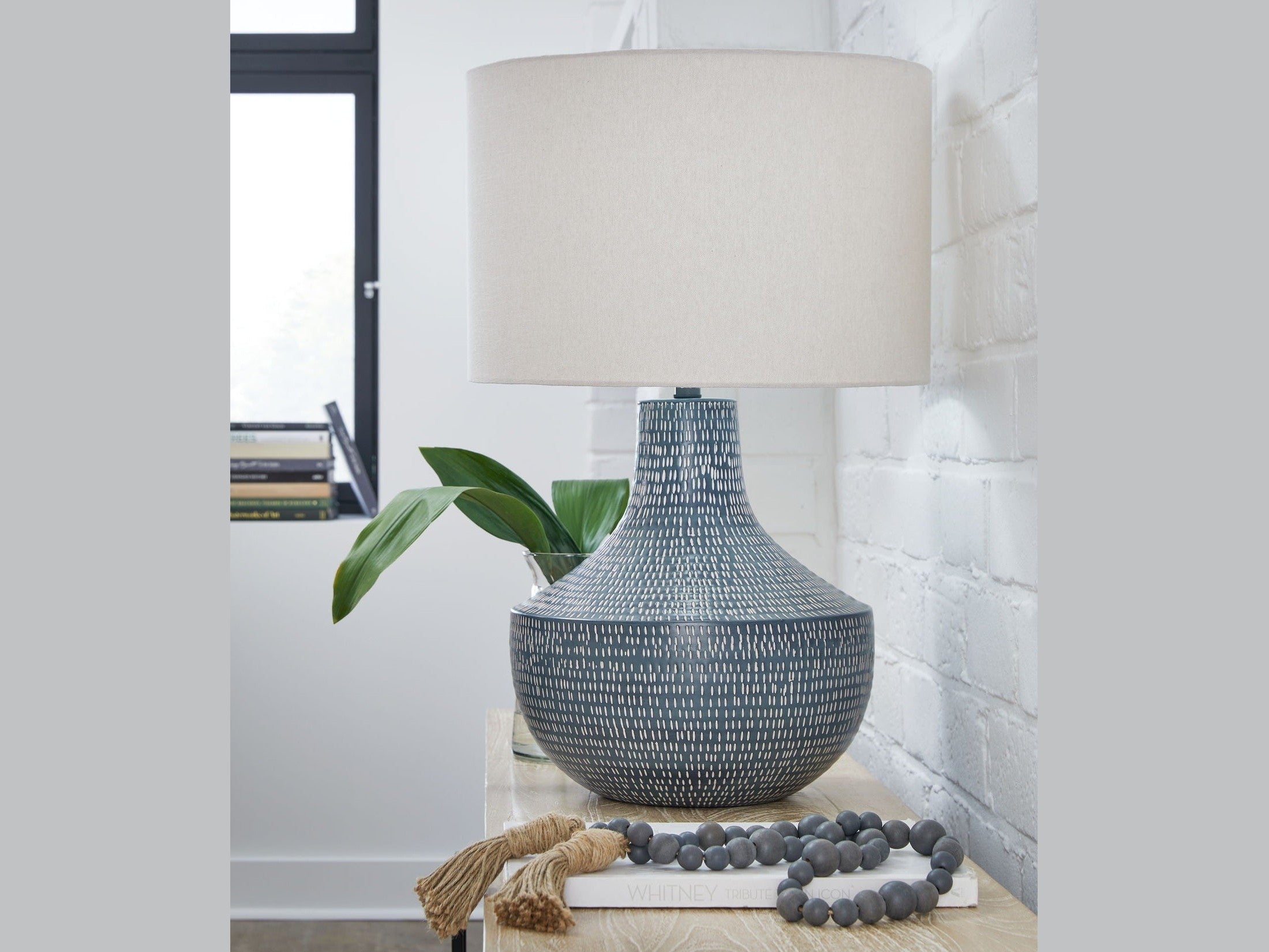 Schylarmont - Metal Table Lamp - Antique Gray / White