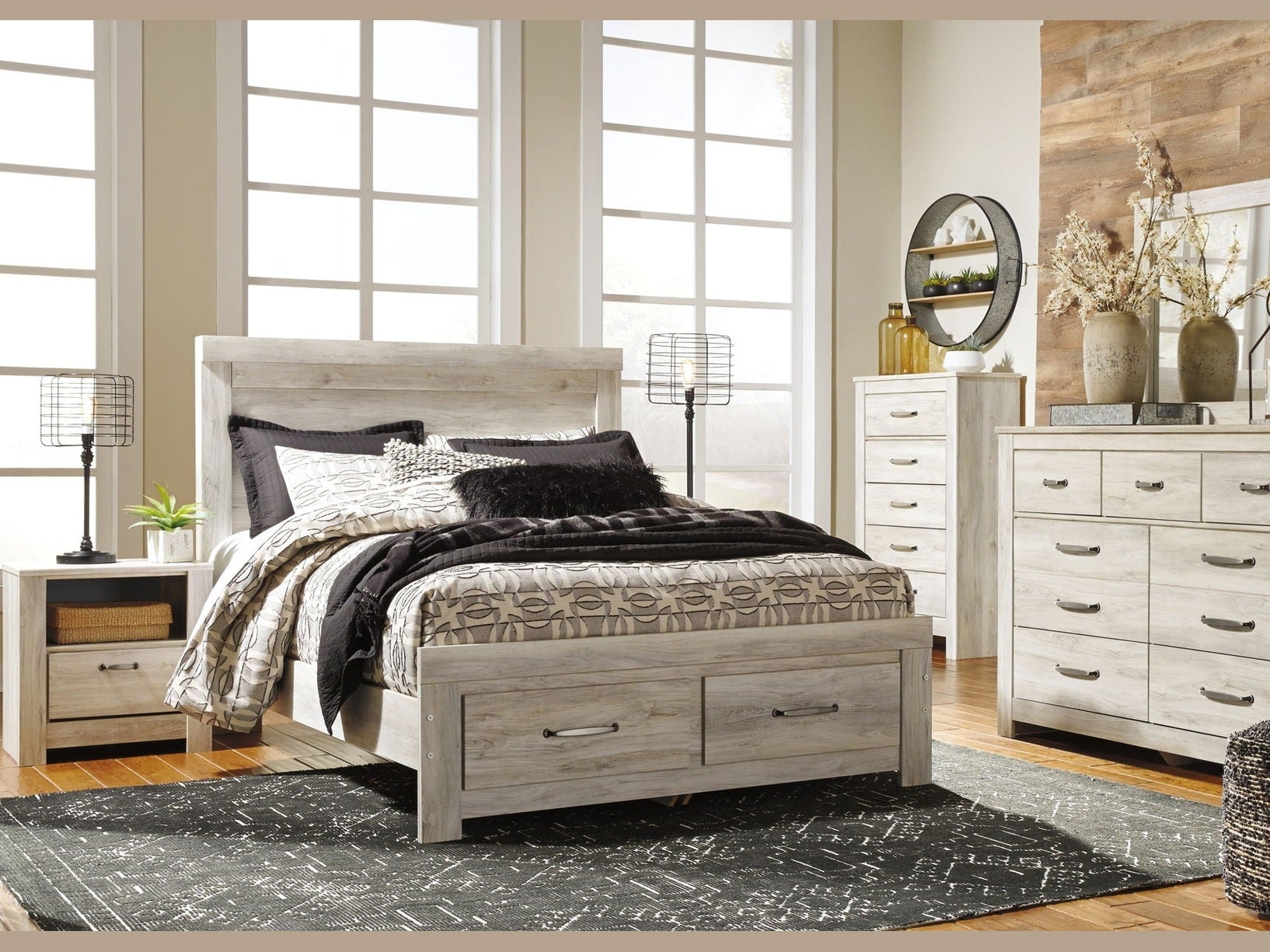 Bellaby - Panel Bed
