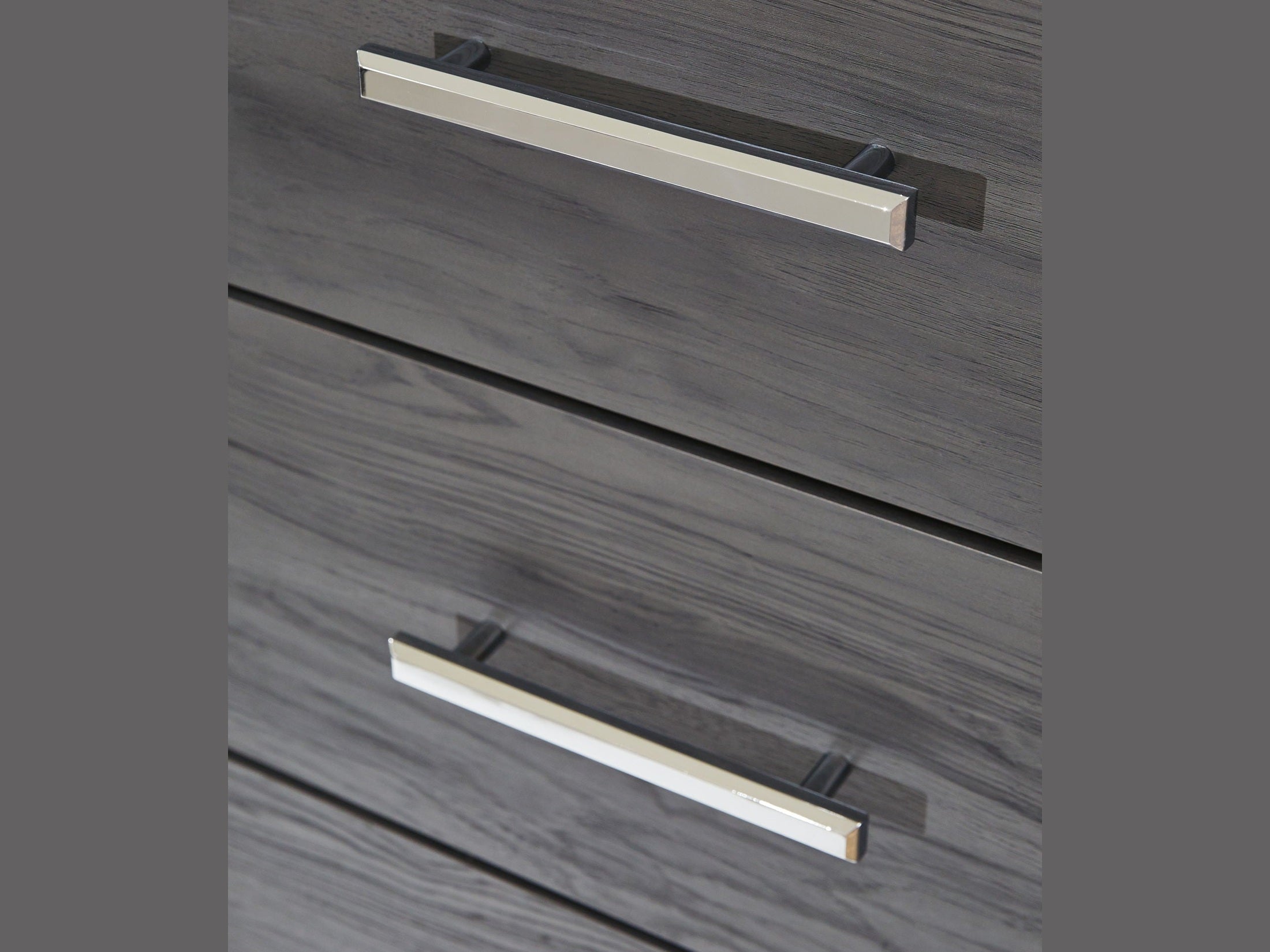 Lodanna - Five Drawer Chest - Gray