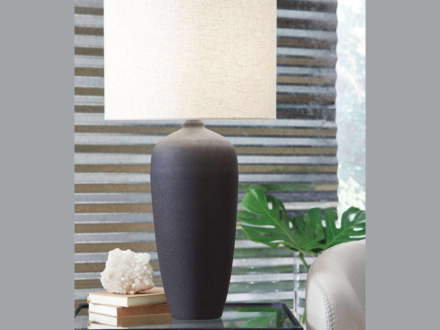 Ryenburg - Metal Table Lamp - Black