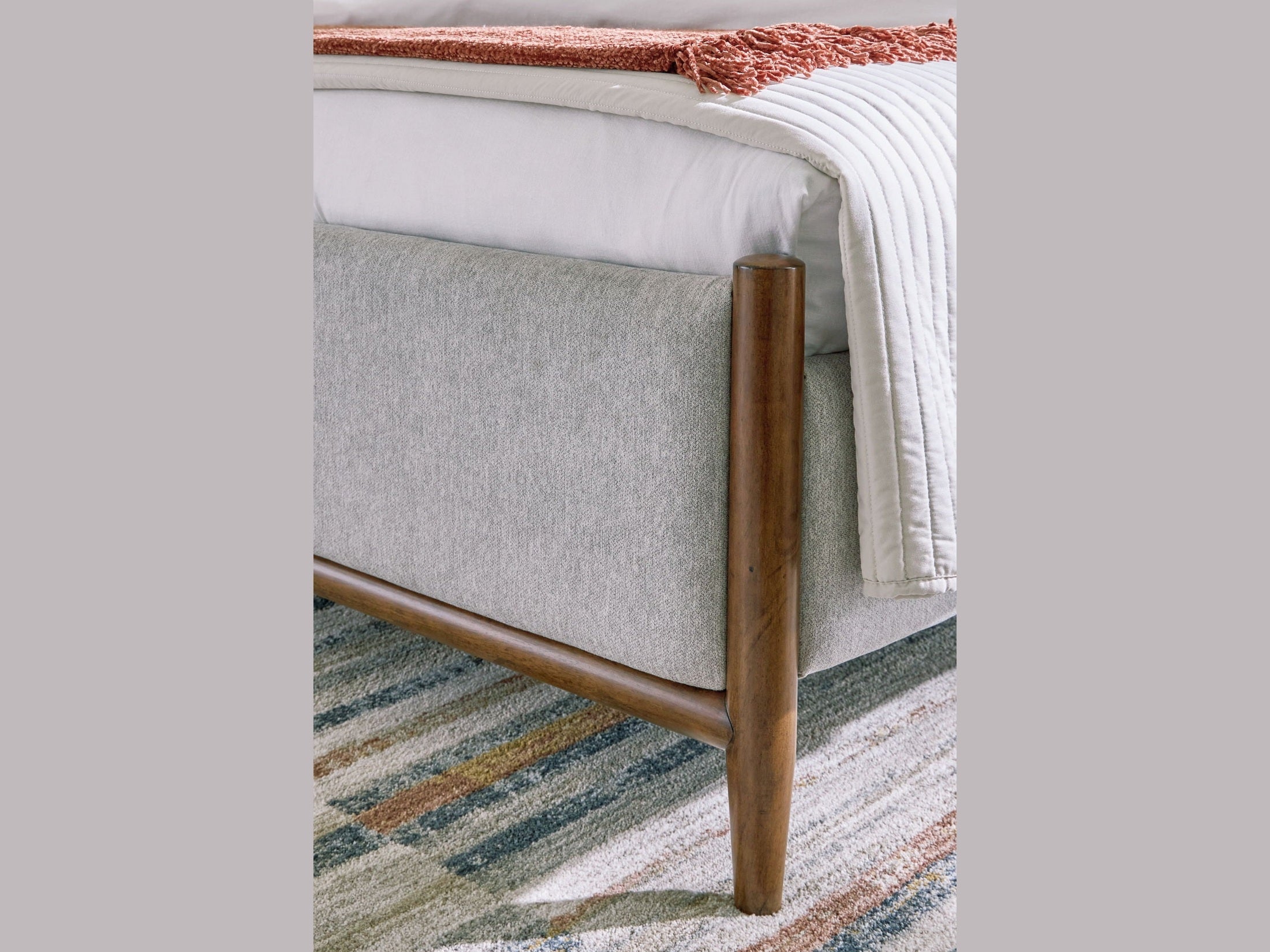 Lyncott - Upholstered Bed