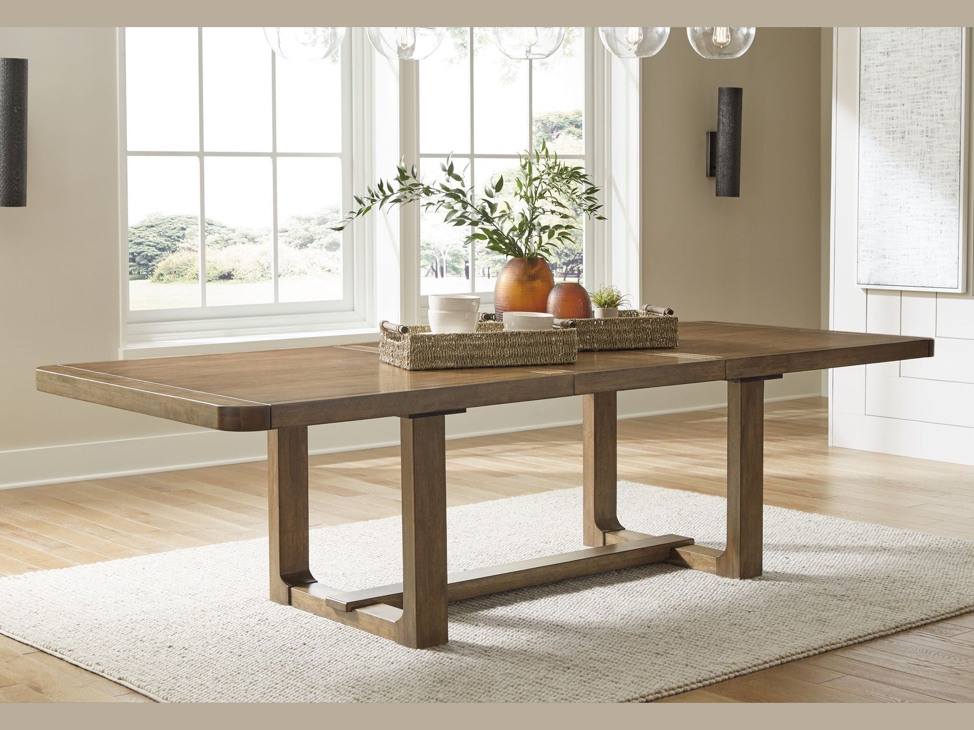 Cabalynn - Rectangular Dining Room Table
