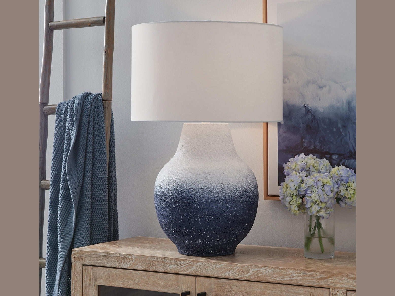 Dashland - Metal Table Lamp - White / Navy