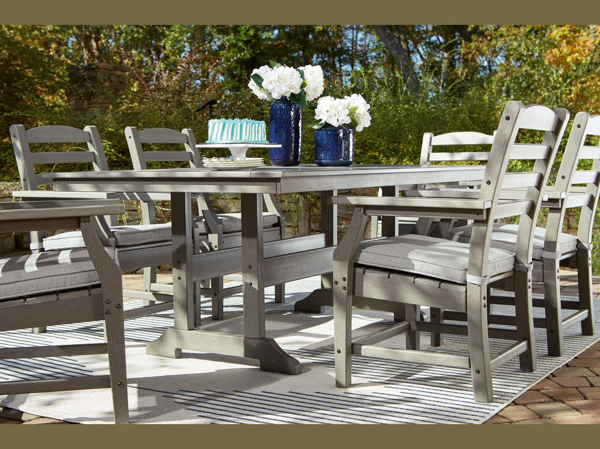 Visola - 7 Pc. - Dining Set with 6 Chairs - Gray