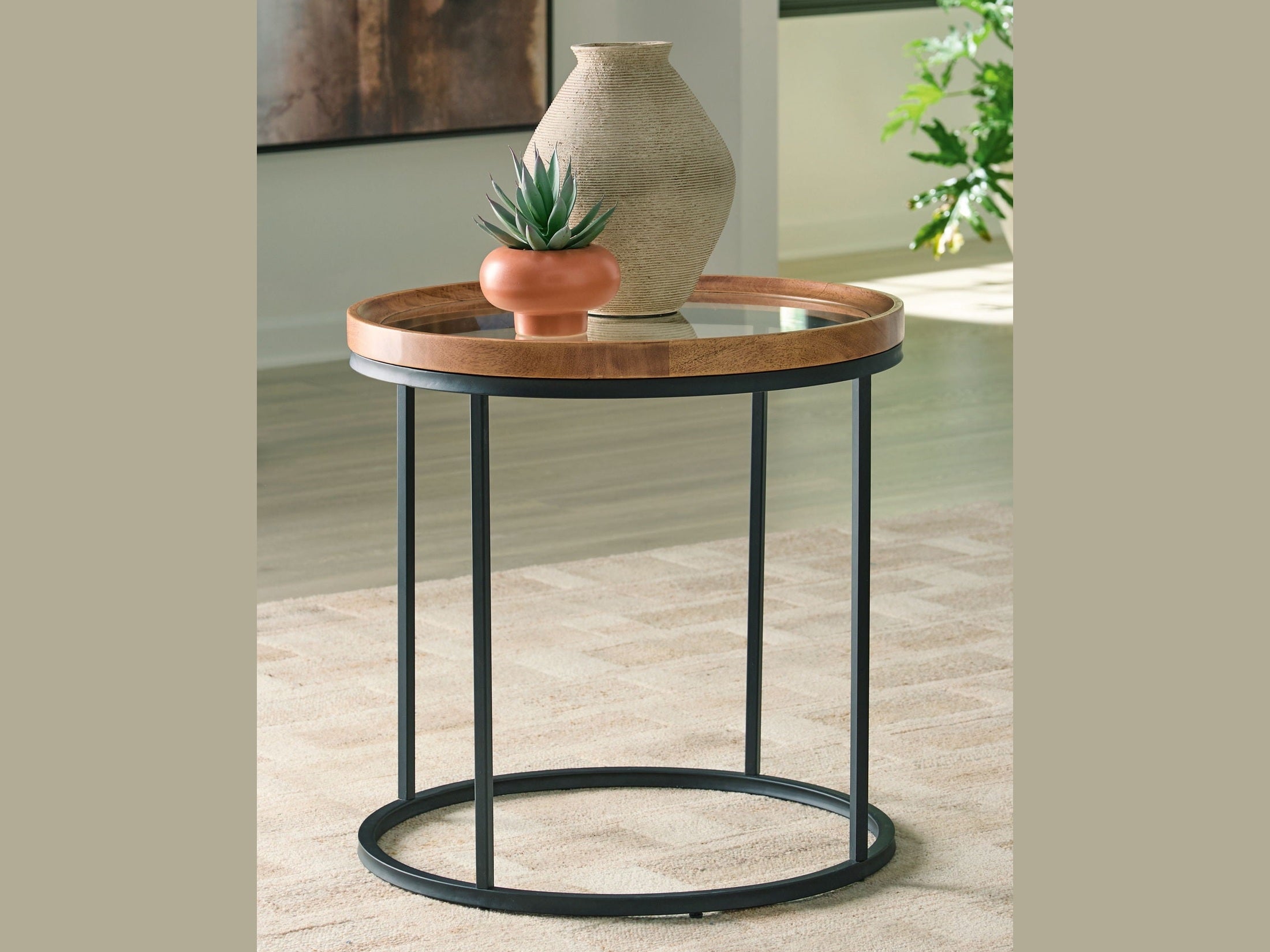 Noraluna - Round Table
