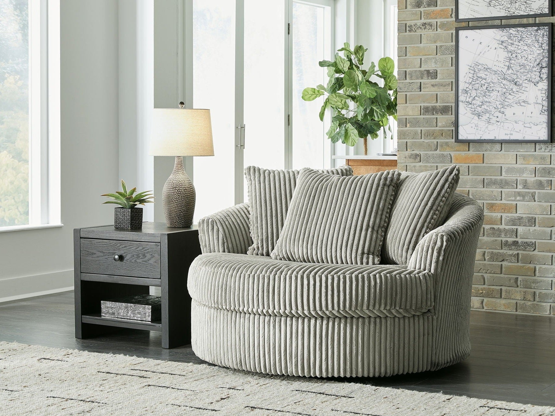 Lindyn - Oversized Swivel Accent Chair