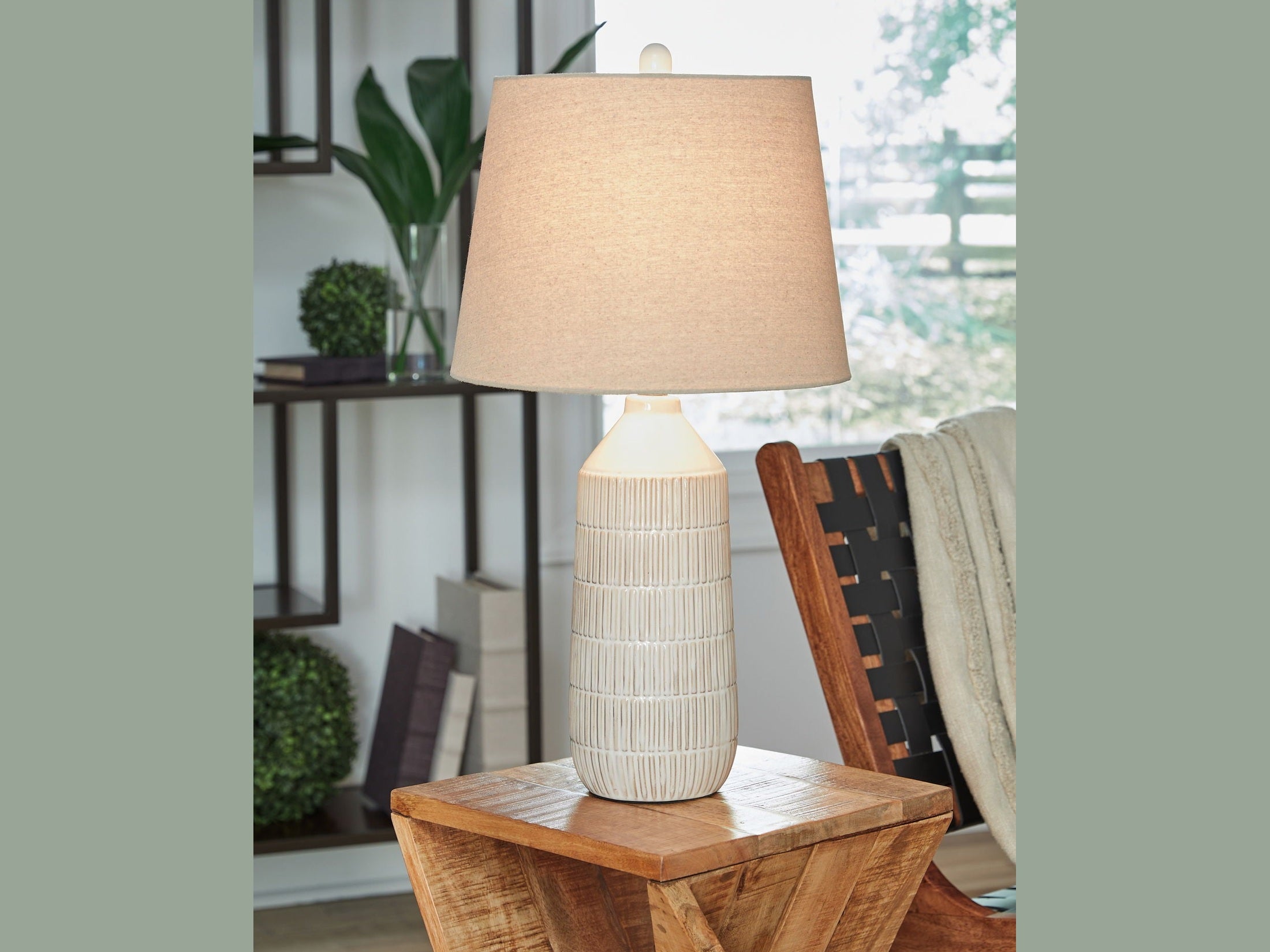 Willport - Ceramic Table Lamp (Set of 2) - Off White