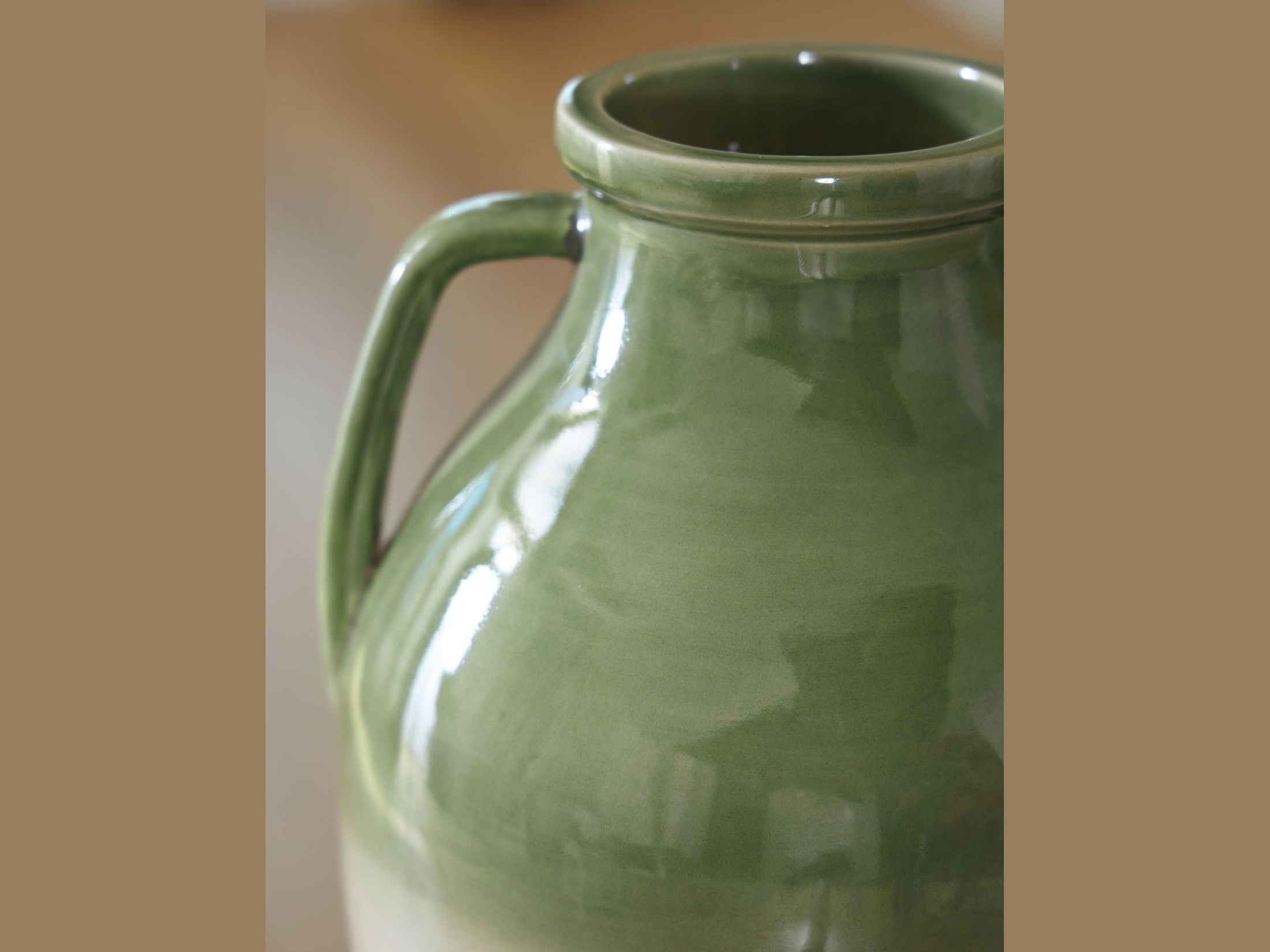 Andorbury - Vase - Green / Beige