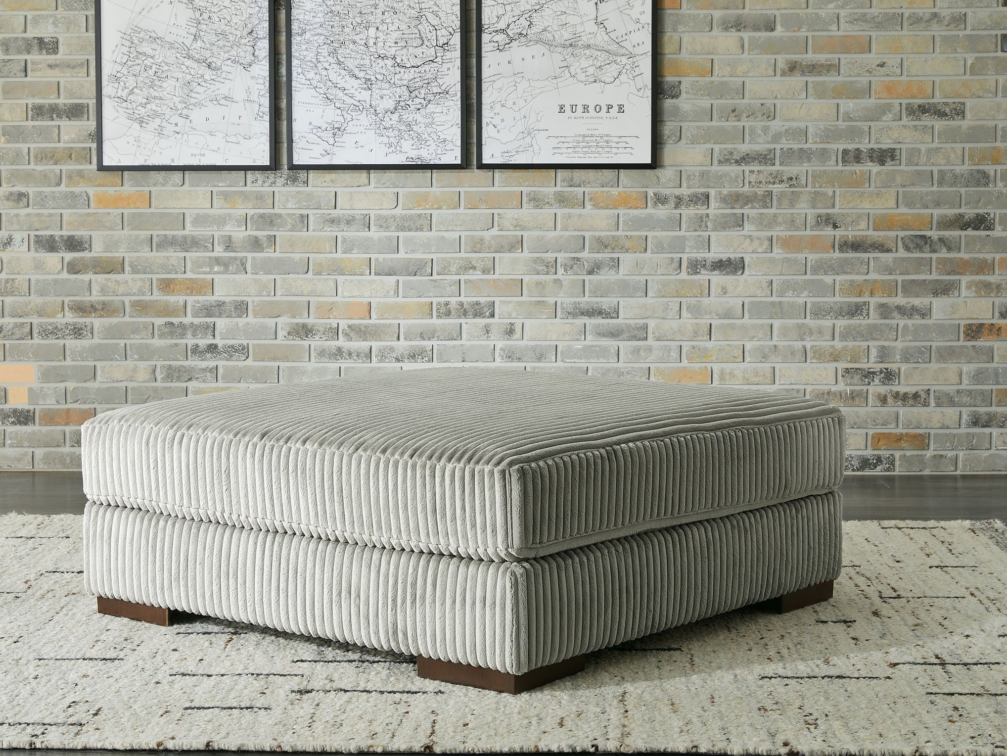 Lindyn - Oversized Accent Ottoman