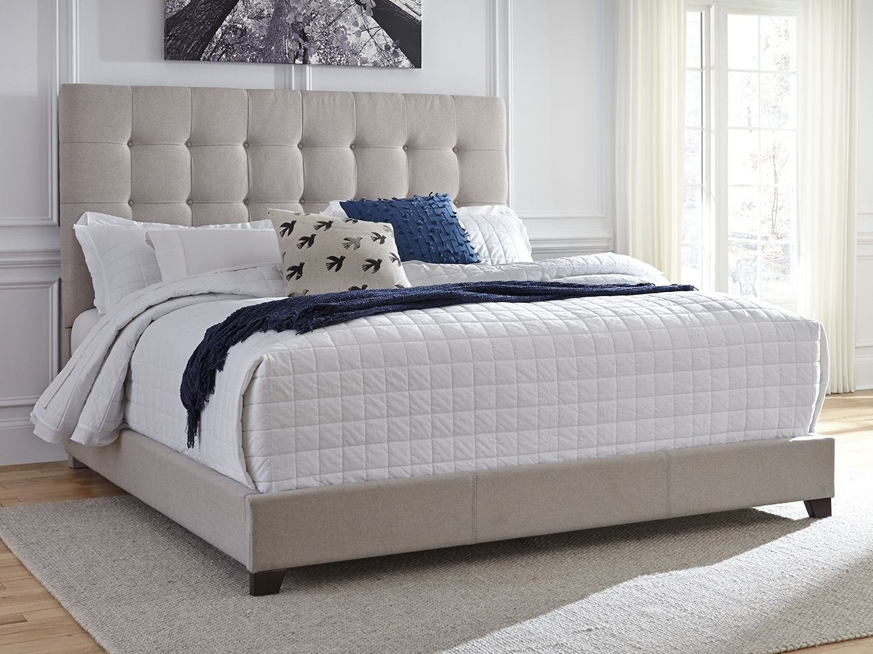 Dolante - Upholstered Bed