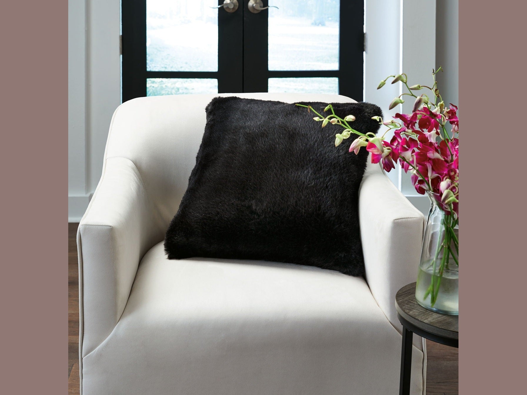 Gariland - Faux Fur Pillow